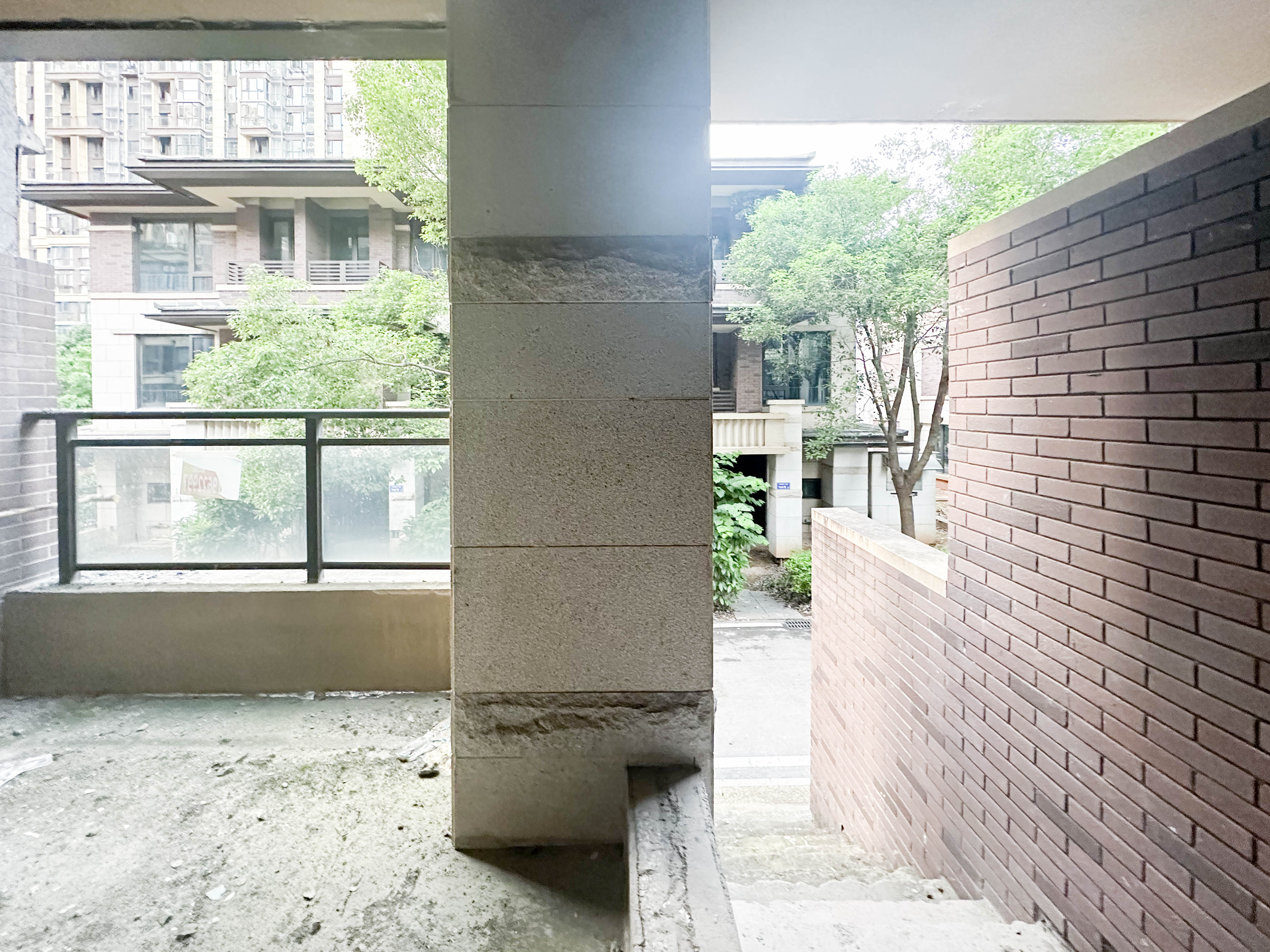 保利城（中航城国际社区、郡原美村）  4室2厅2卫   325.00万阳台