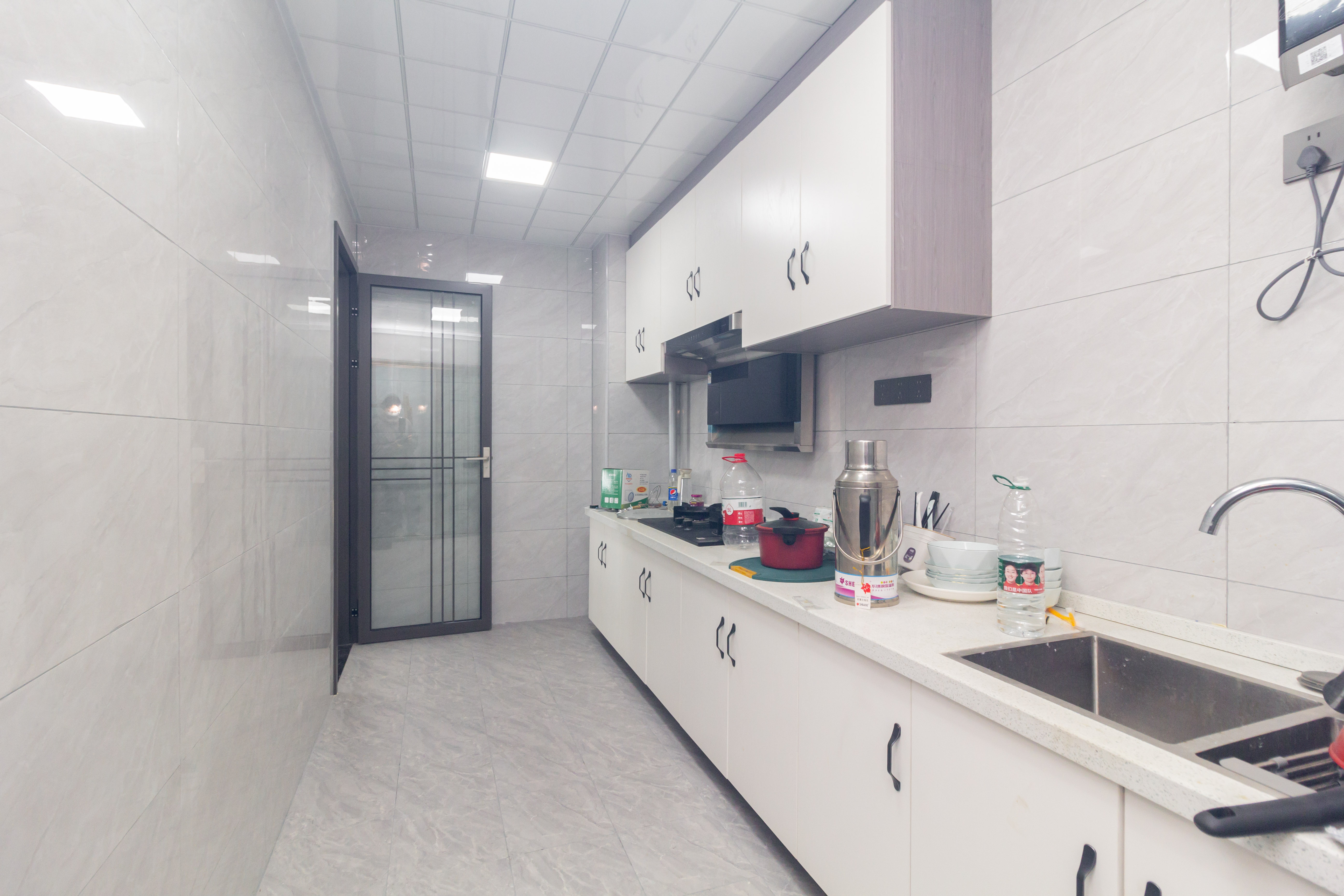 财汇新天地(财汇商务广场) 3室2厅1卫 66.0万 财汇新天地(财汇商务广场) 3室2厅1卫 66.0万厨房