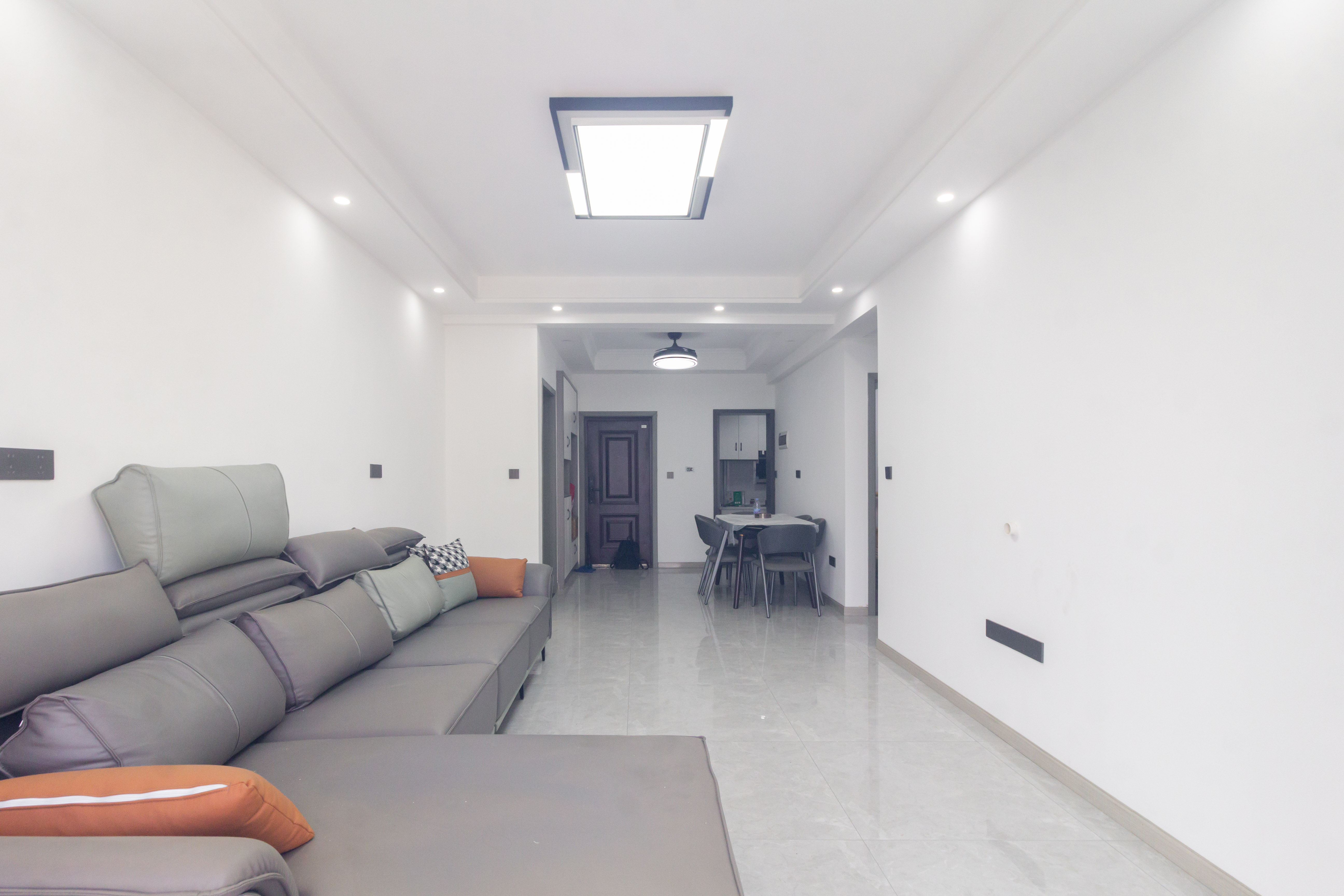 财汇新天地(财汇商务广场) 3室2厅1卫 66.0万 财汇新天地(财汇商务广场) 3室2厅1卫 66.0万客厅