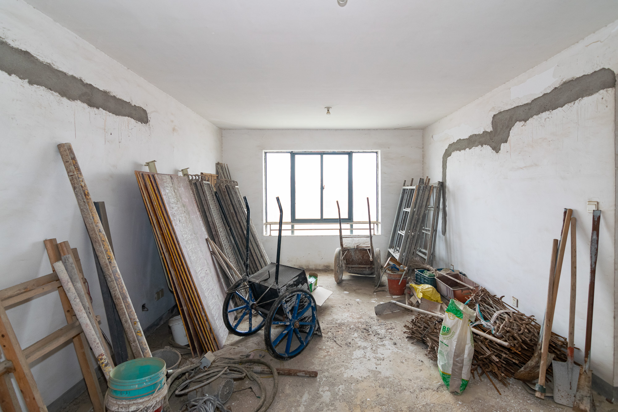 新雅黄金苑 5室2厅2卫 84.8万 新雅黄金苑 5室2厅2卫 84.8万客厅