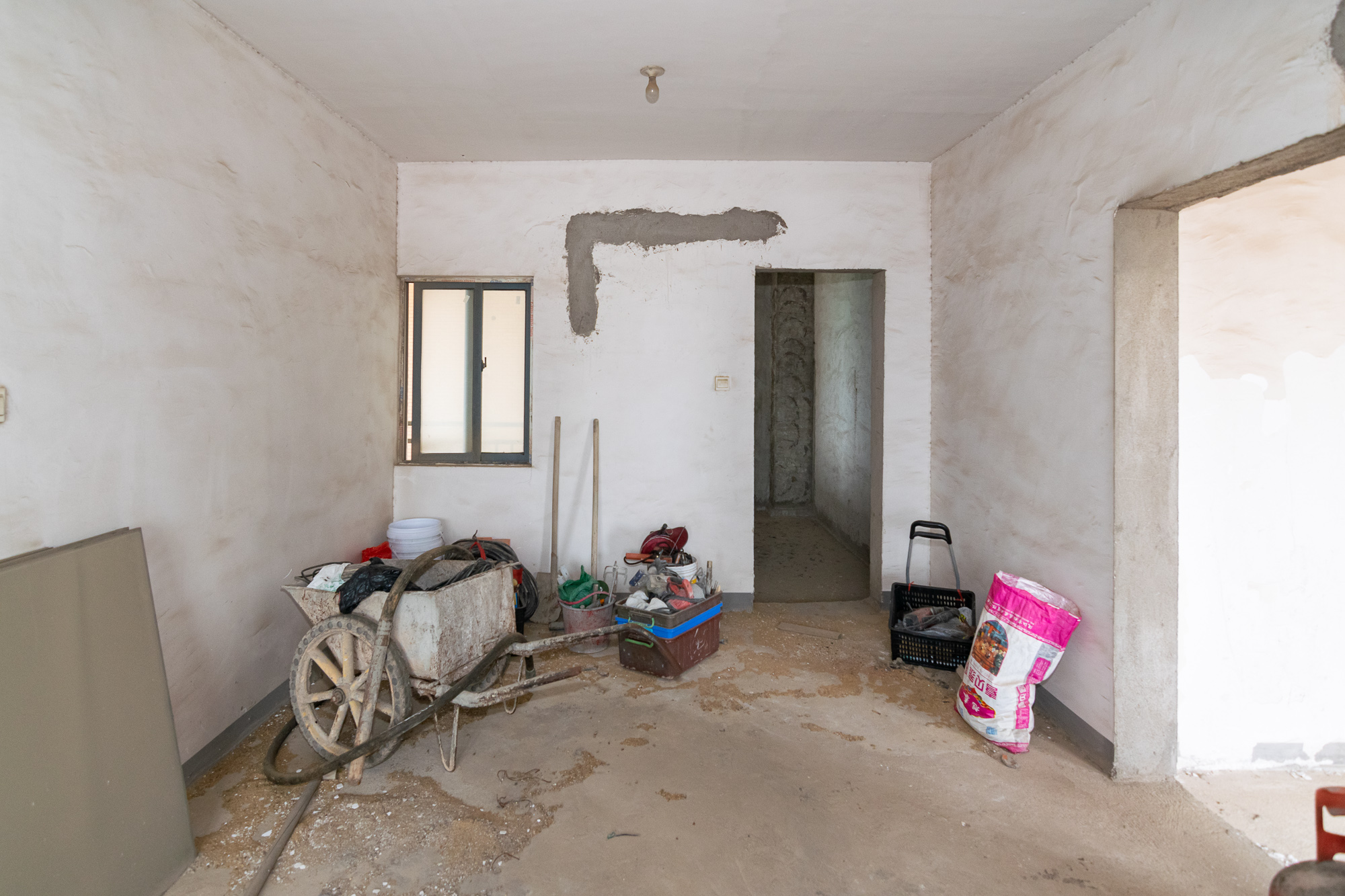 新雅黄金苑 5室2厅2卫 84.8万 新雅黄金苑 5室2厅2卫 84.8万客厅