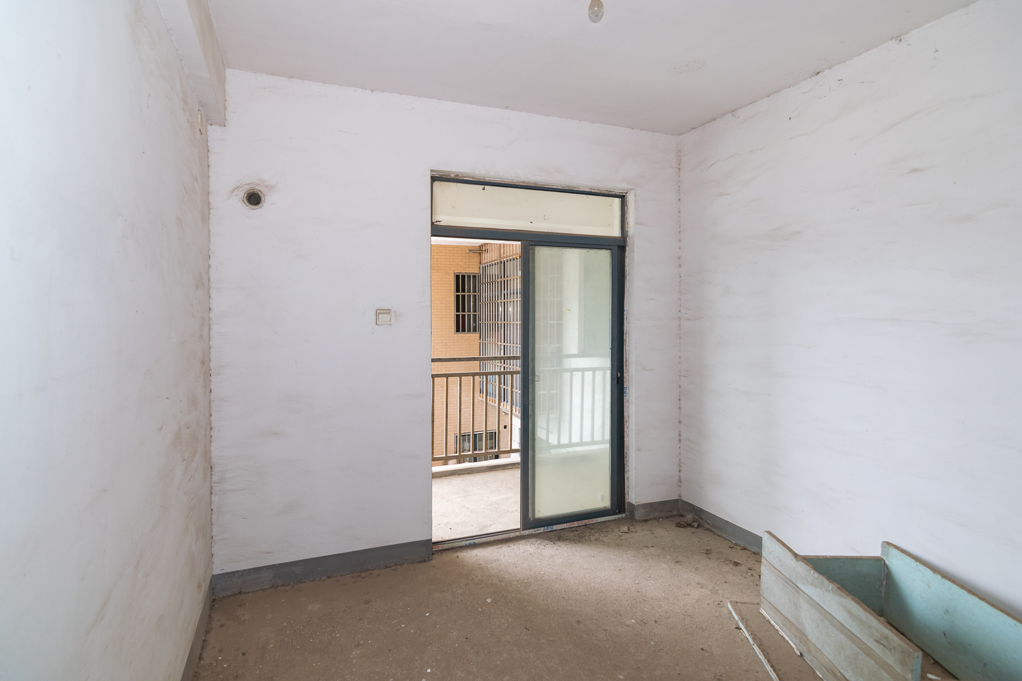 新雅黄金苑 5室2厅2卫 84.8万 新雅黄金苑 5室2厅2卫 84.8万卧室