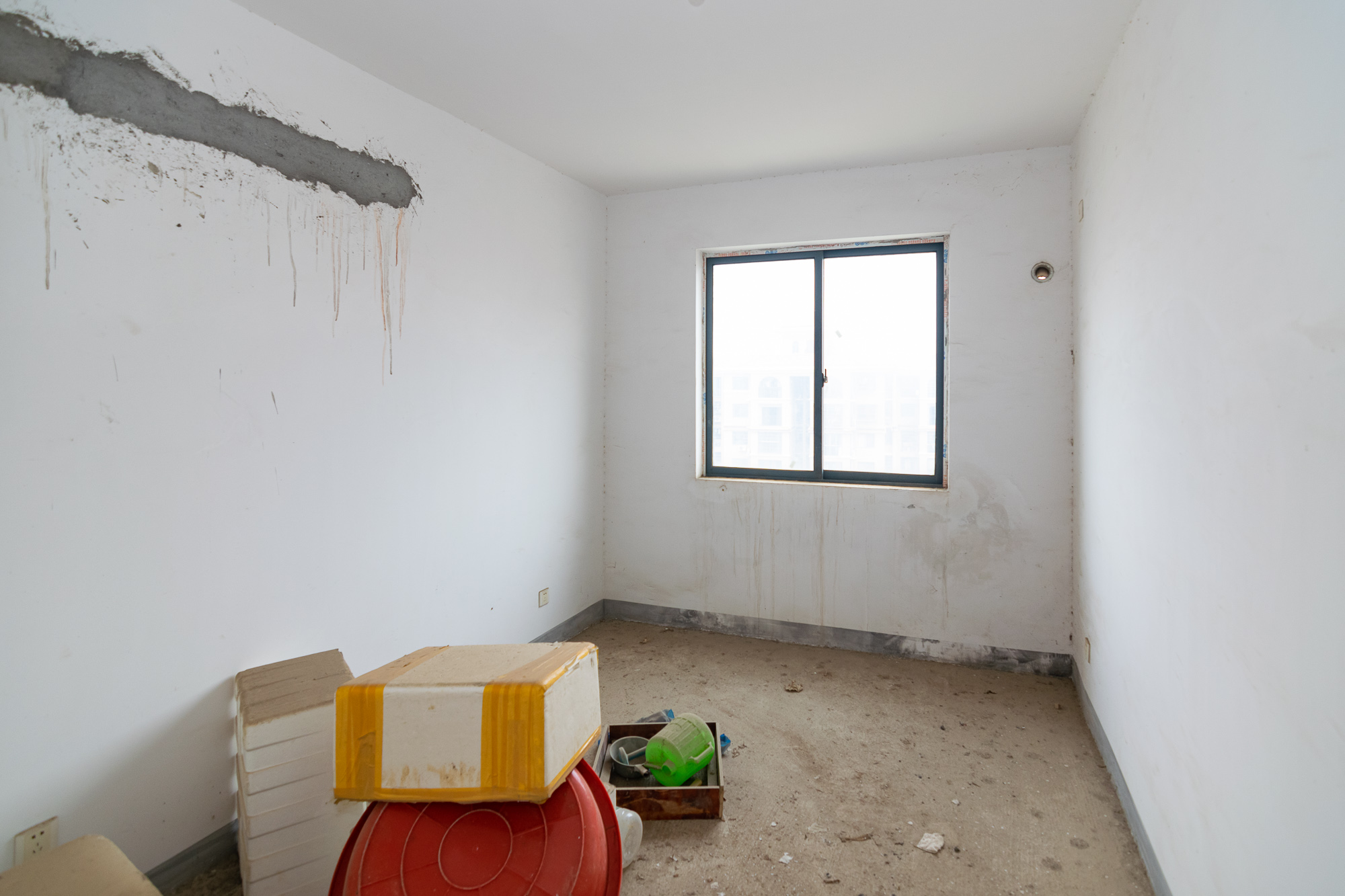 新雅黄金苑 5室2厅2卫 84.8万 新雅黄金苑 5室2厅2卫 84.8万卧室