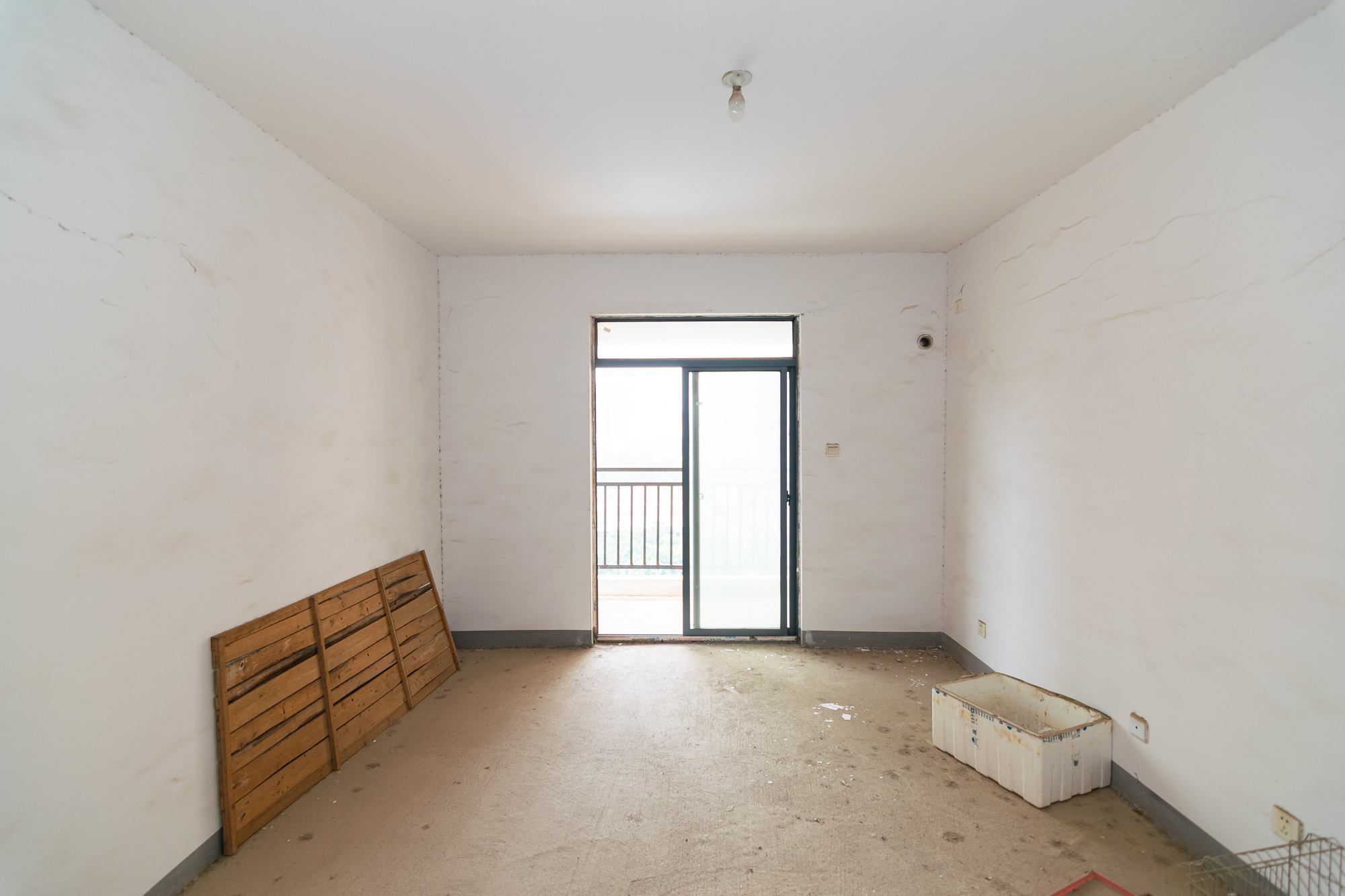 新雅黄金苑 5室2厅2卫 84.8万 新雅黄金苑 5室2厅2卫 84.8万卧室