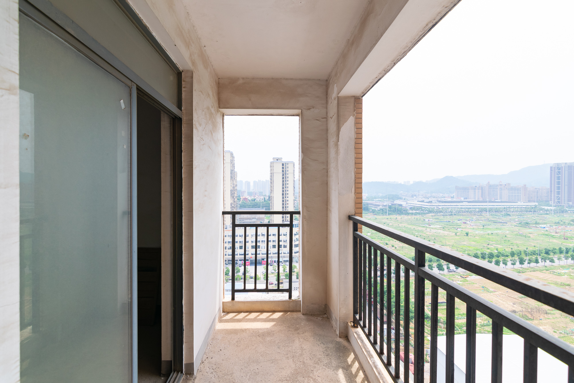 新雅黄金苑 5室2厅2卫 84.8万 新雅黄金苑 5室2厅2卫 84.8万阳台