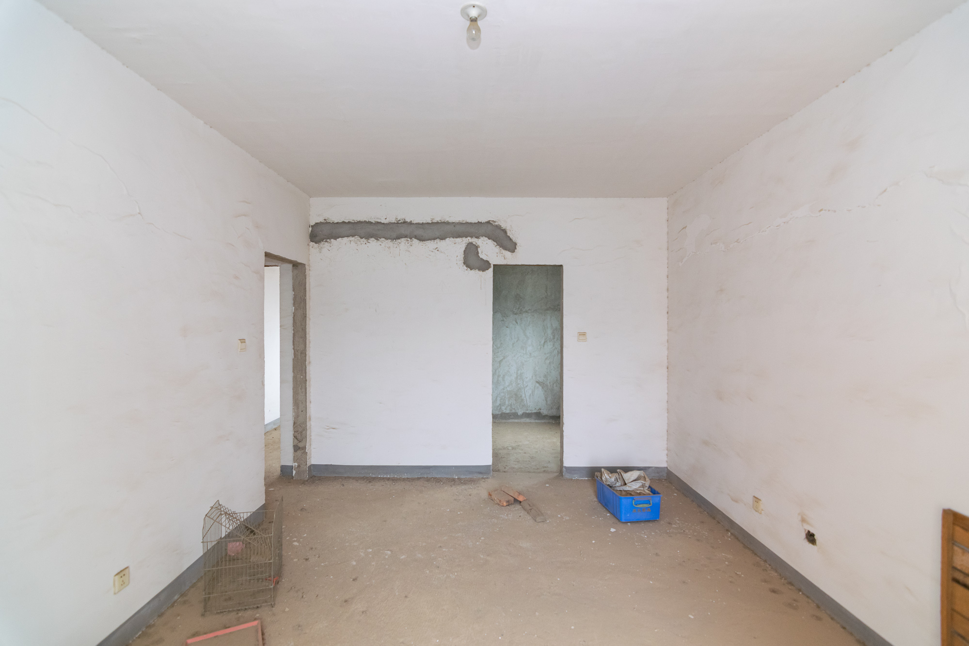 新雅黄金苑 5室2厅2卫 84.8万 新雅黄金苑 5室2厅2卫 84.8万卧室