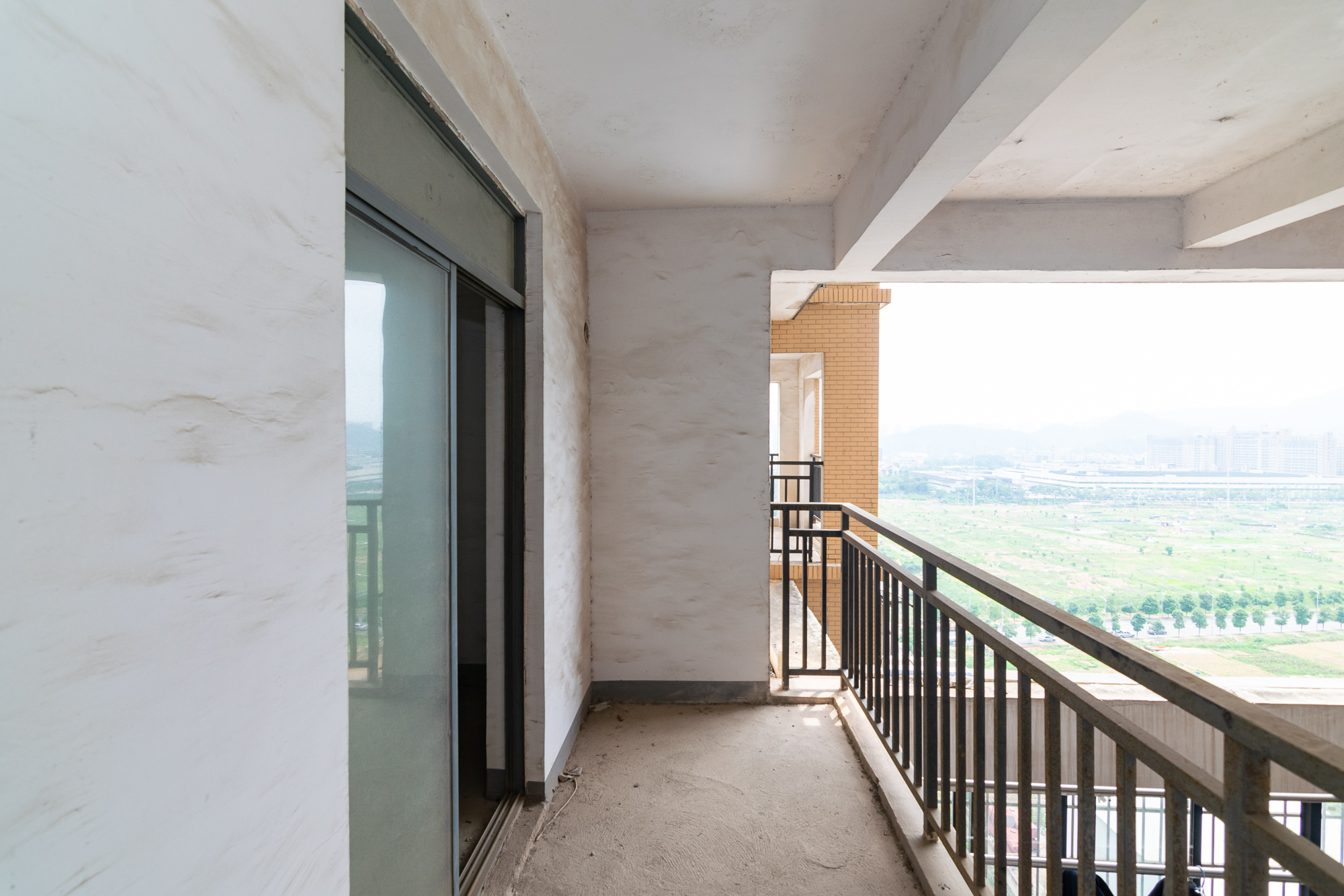 新雅黄金苑 5室2厅2卫 84.8万 新雅黄金苑 5室2厅2卫 84.8万阳台