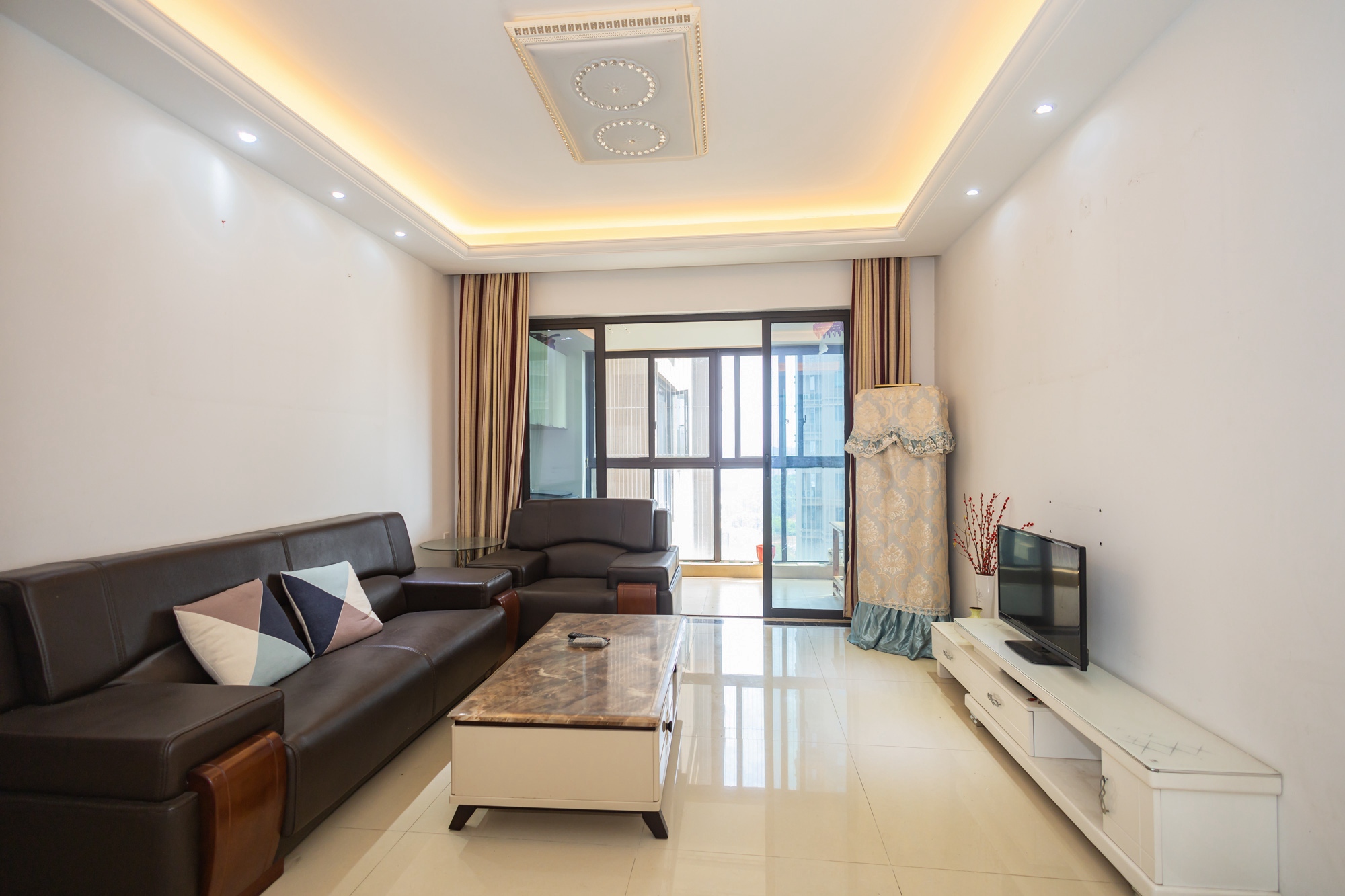 旺德府恺悦国际 4室2厅2卫 78.00万 旺德府恺悦国际 4室2厅2卫 78.00万客厅