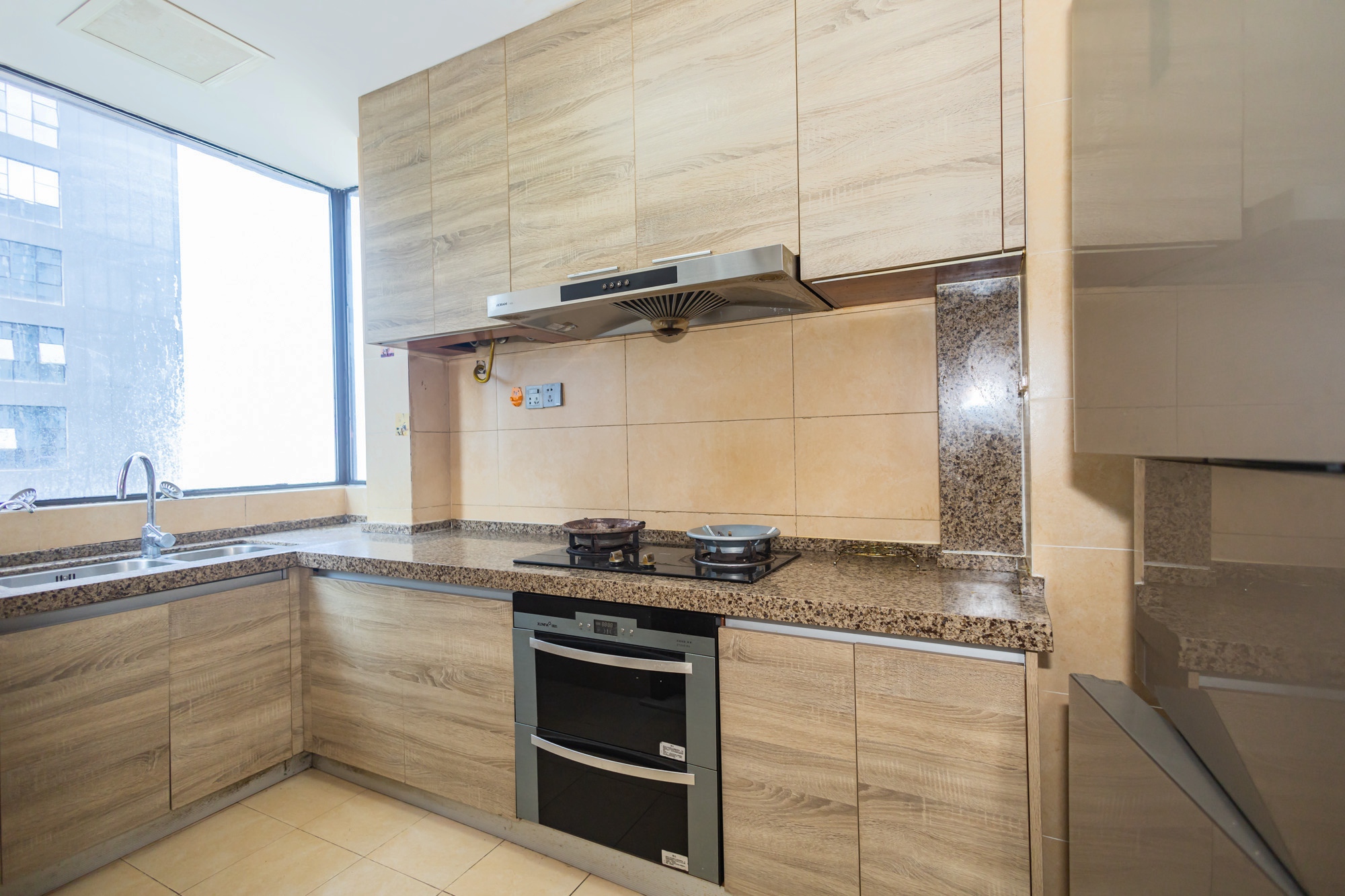 旺德府恺悦国际 4室2厅2卫 78.00万 旺德府恺悦国际 4室2厅2卫 78.00万厨房