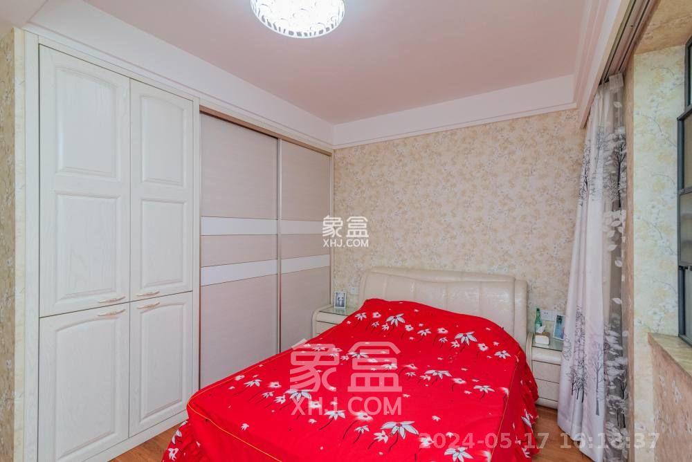 悦湖山 3室2厅1卫 2600.00元/月 悦湖山 3室2厅1卫 2600.00元/月室内图