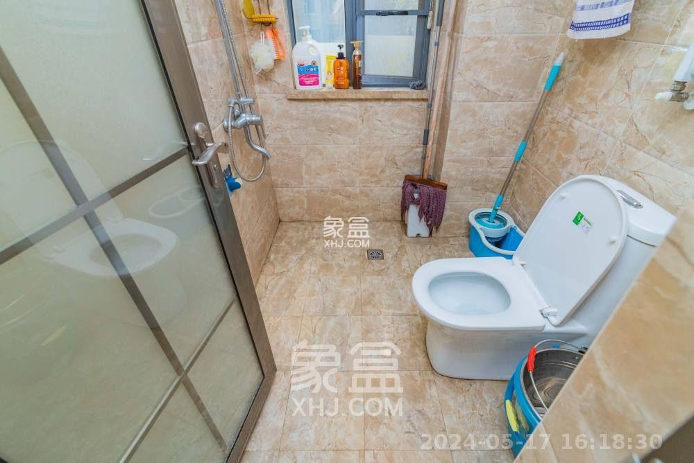 悦湖山 3室2厅1卫 2600.00元/月 悦湖山 3室2厅1卫 2600.00元/月室内图