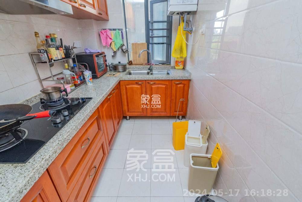 悦湖山 3室2厅1卫 2600.00元/月 悦湖山 3室2厅1卫 2600.00元/月室内图