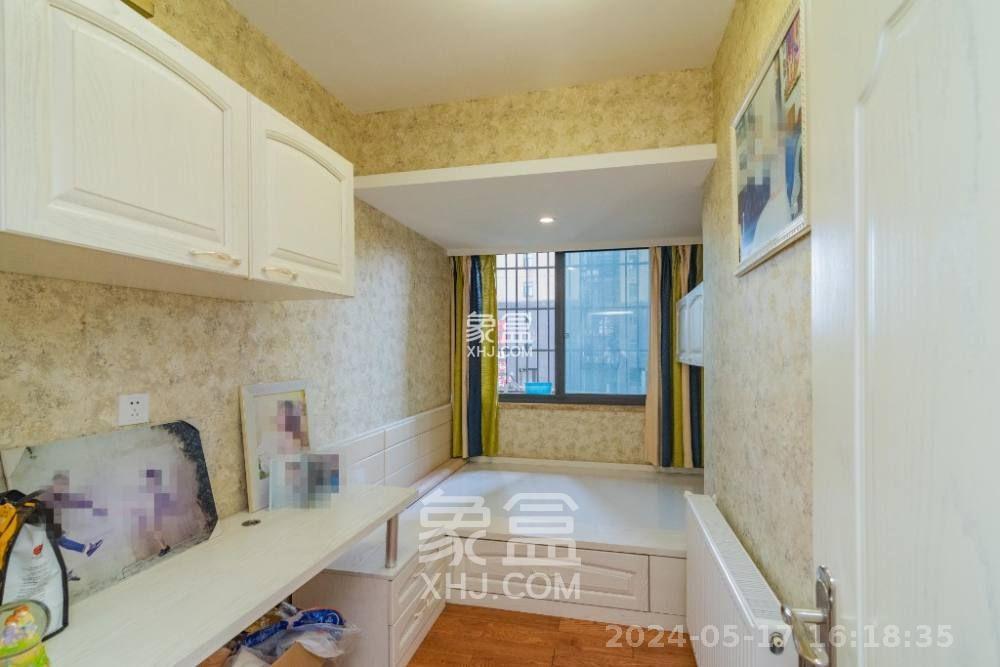 悦湖山 3室2厅1卫 2600.00元/月 悦湖山 3室2厅1卫 2600.00元/月室内图