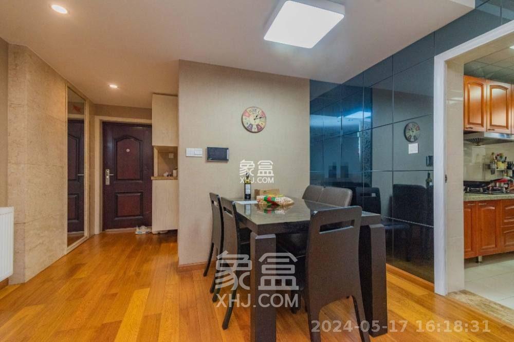 悦湖山 3室2厅1卫 2600.00元/月 悦湖山 3室2厅1卫 2600.00元/月室内图