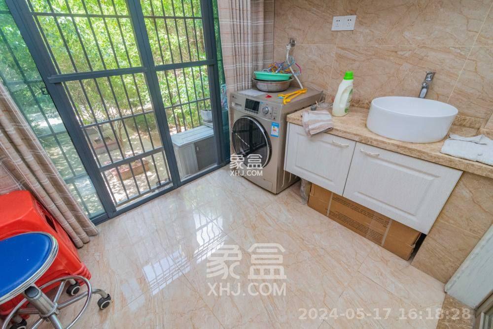 悦湖山 3室2厅1卫 2600.00元/月 悦湖山 3室2厅1卫 2600.00元/月室内图