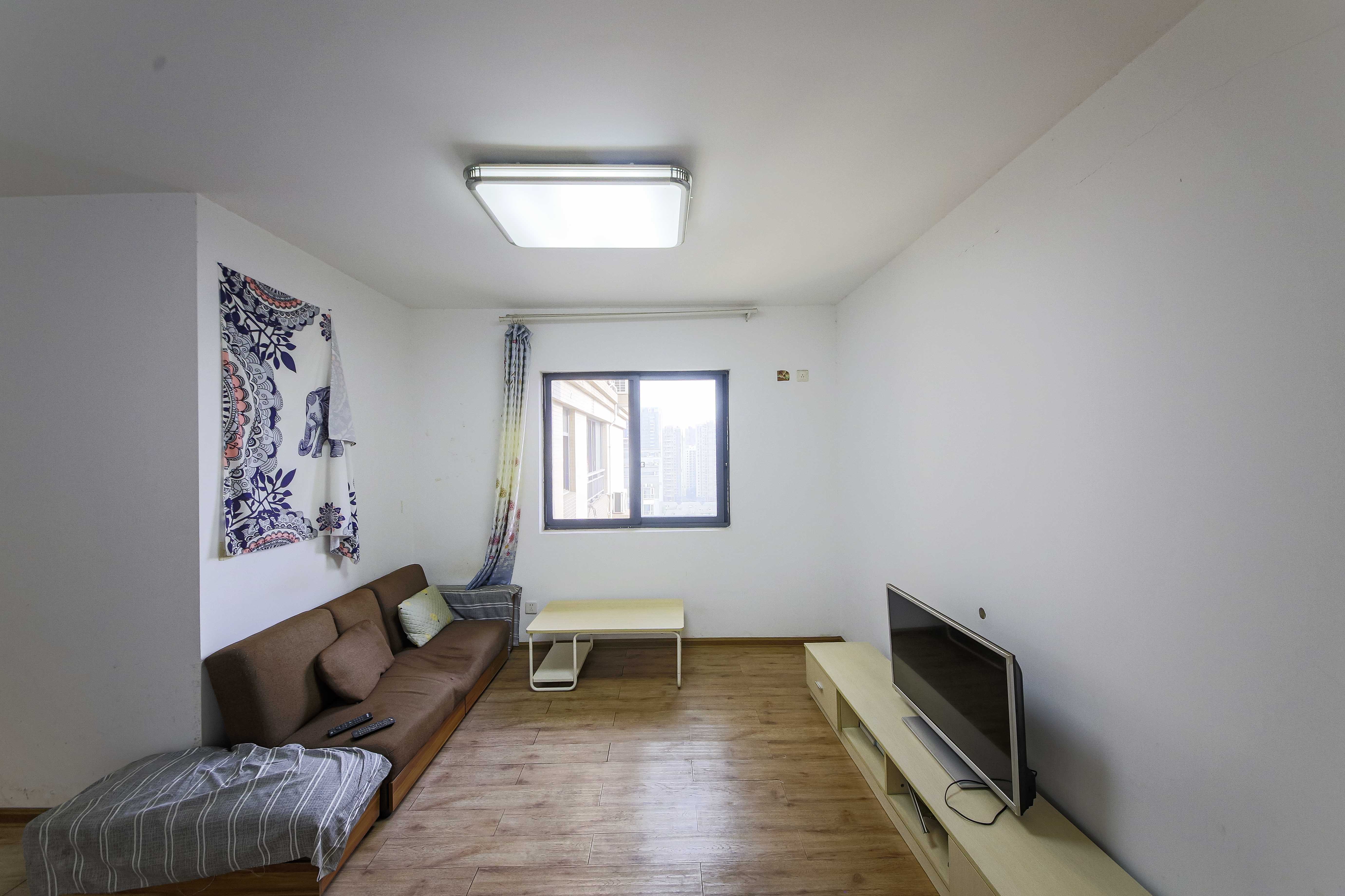 上峰苑(兰亭玥岛) 1室1厅1卫 45.0万 上峰苑(兰亭玥岛) 1室1厅1卫 45.0万客厅