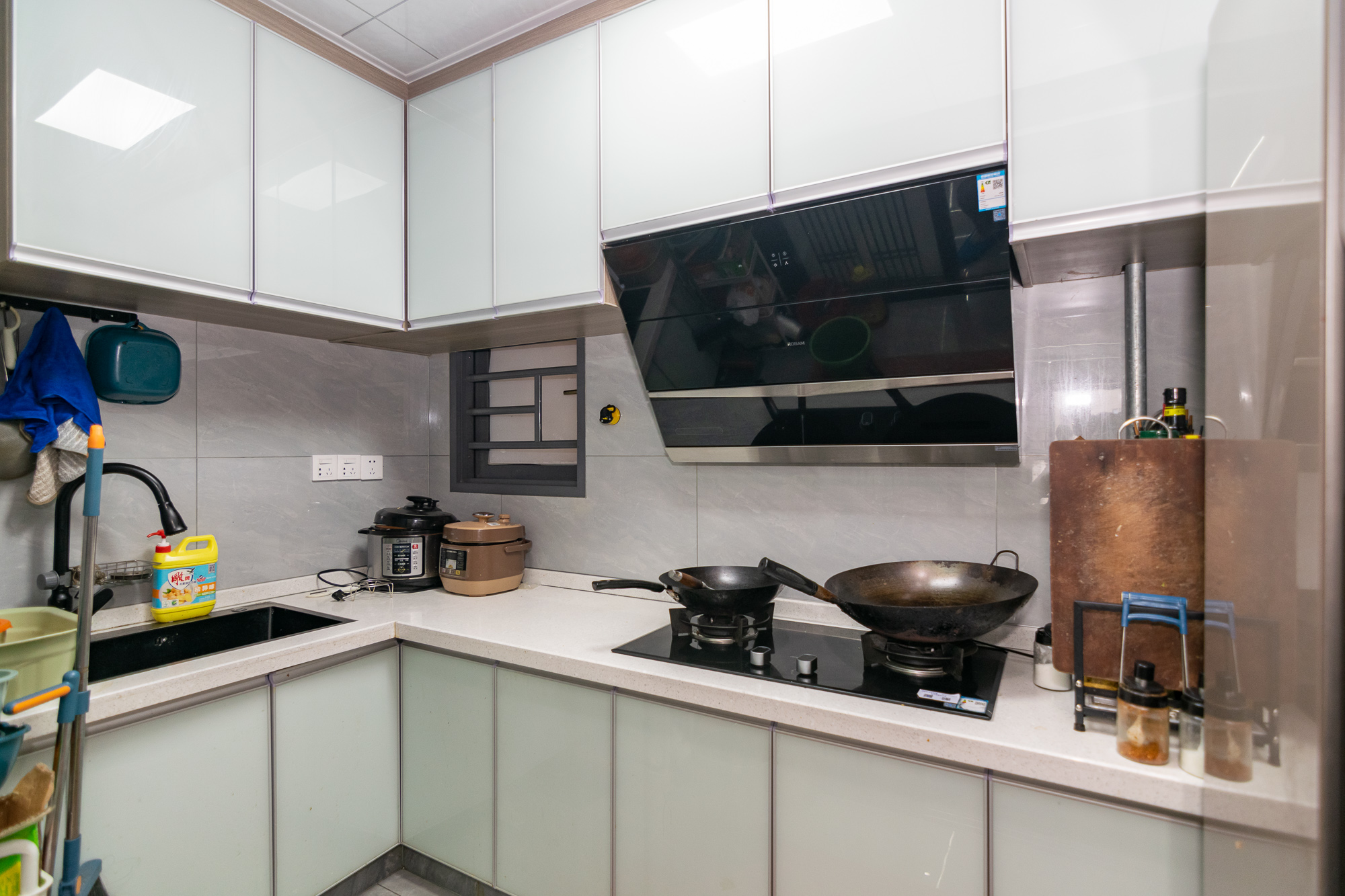 新华联梦想城 3室2厅2卫 93.66万 新华联梦想城 3室2厅2卫 93.66万厨房