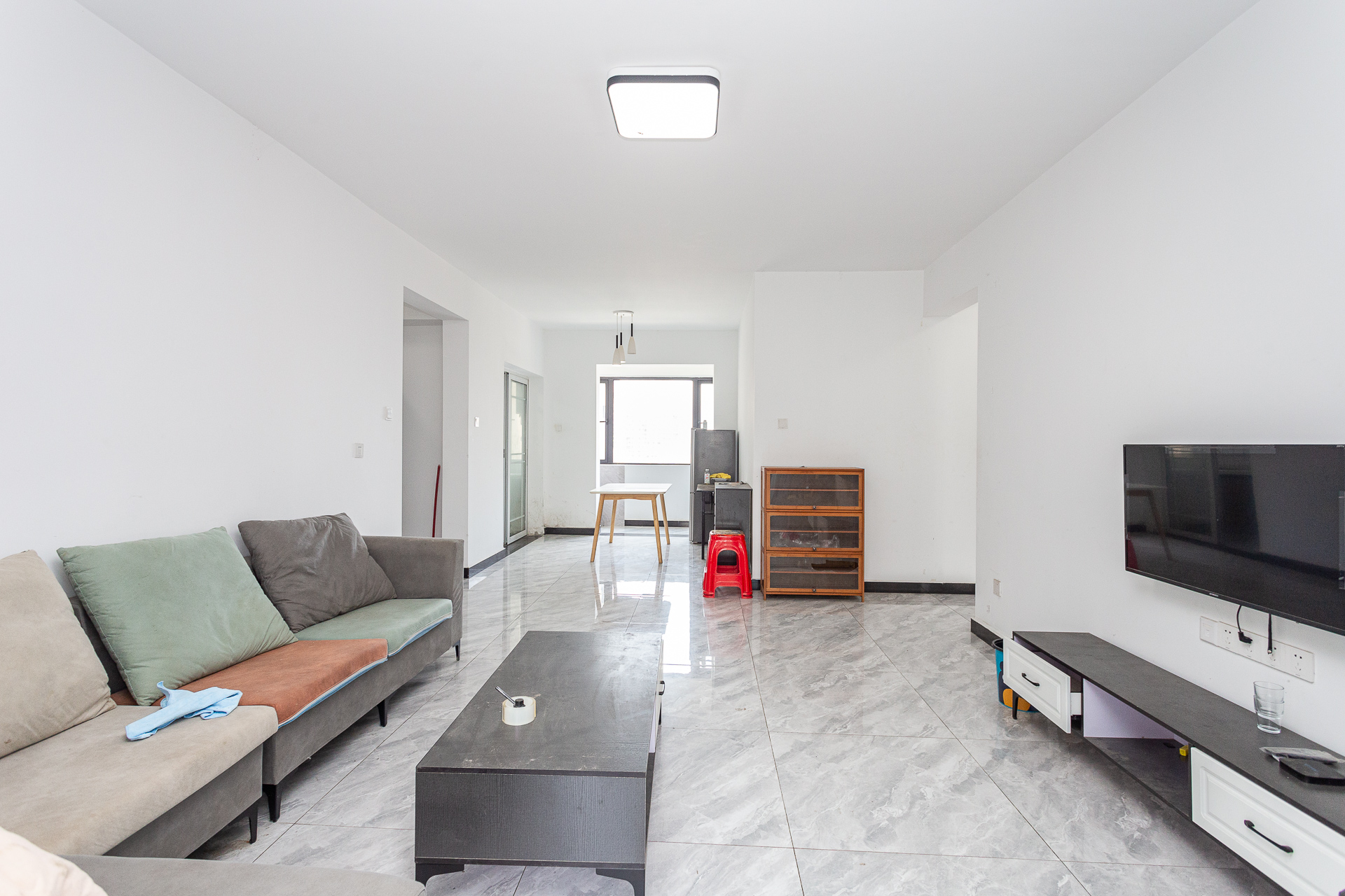 勤诚达境界城 4室2厅2卫 131.0万 勤诚达境界城 4室2厅2卫 131.0万客厅