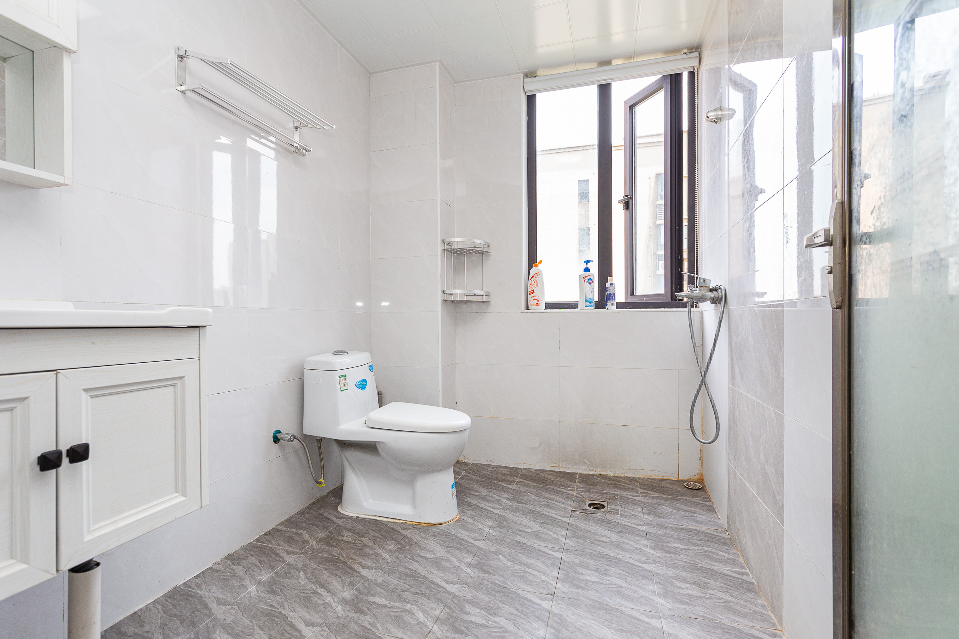 勤诚达境界城 4室2厅2卫 131.0万 勤诚达境界城 4室2厅2卫 131.0万卫生间