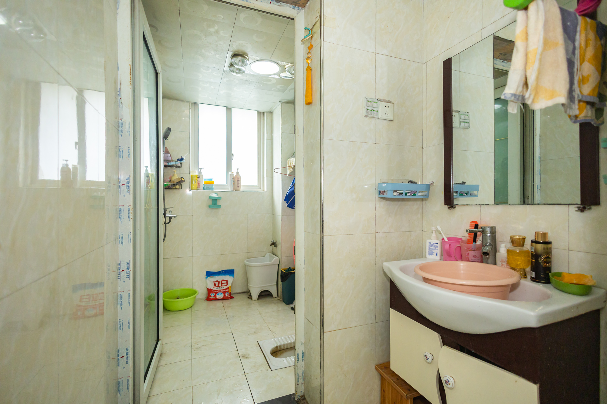 紫晶城 3室2厅1卫 68.0万 紫晶城 3室2厅1卫 68.0万卫生间