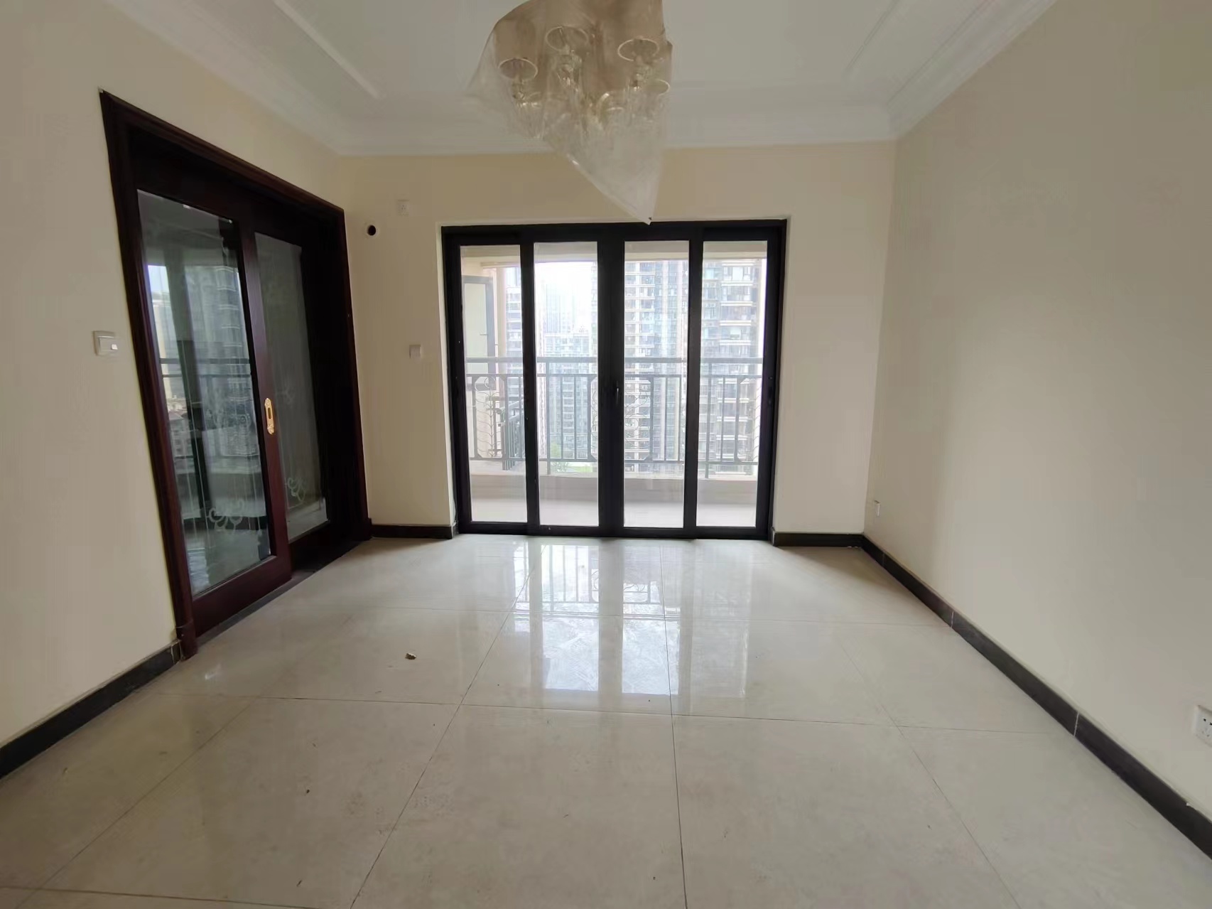 恒大华府 4室2厅2卫 152.8万 恒大华府 4室2厅2卫 152.8万室内图