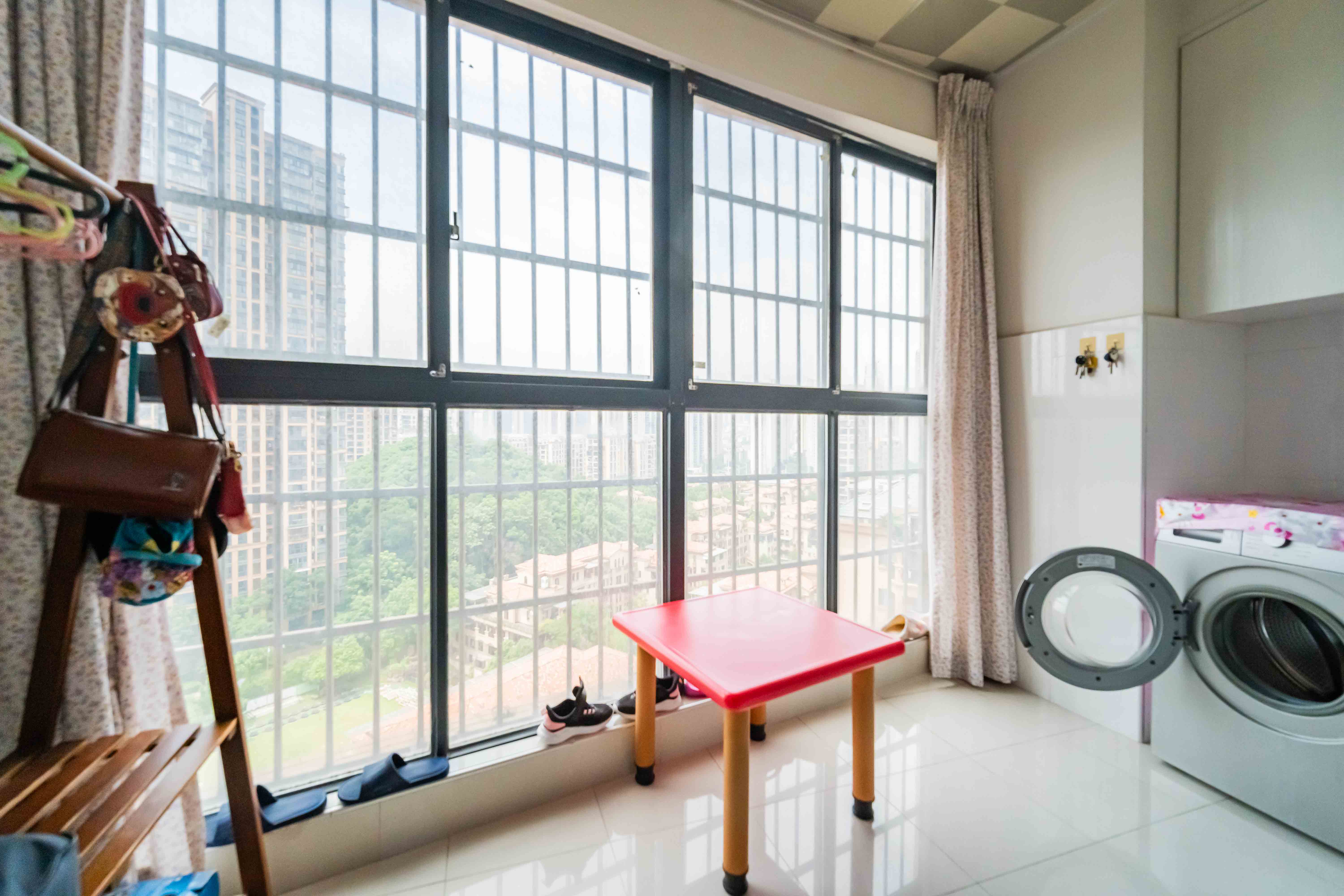 中城丽景香山园  3室2厅2卫   160.00万阳台