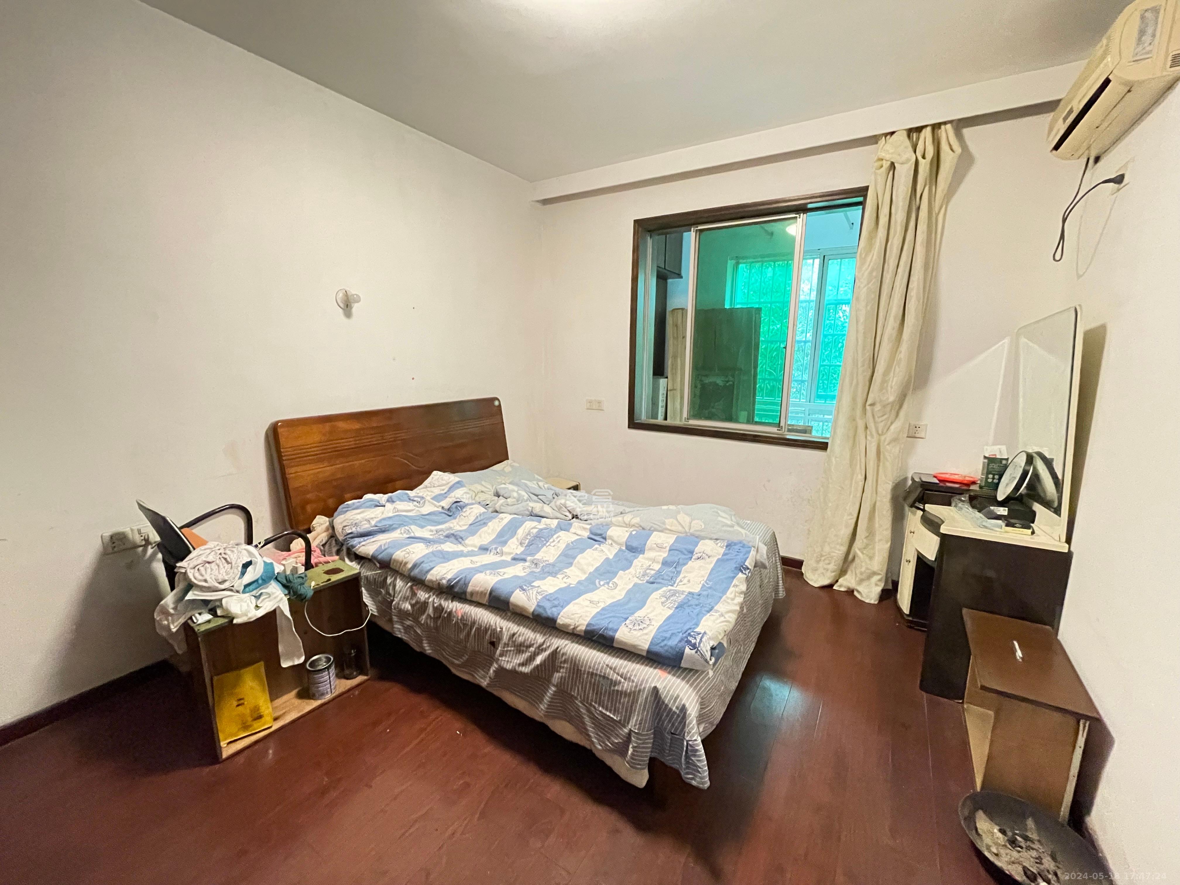 中南汽车世界  3室2厅2卫   1400.00元/月室内图