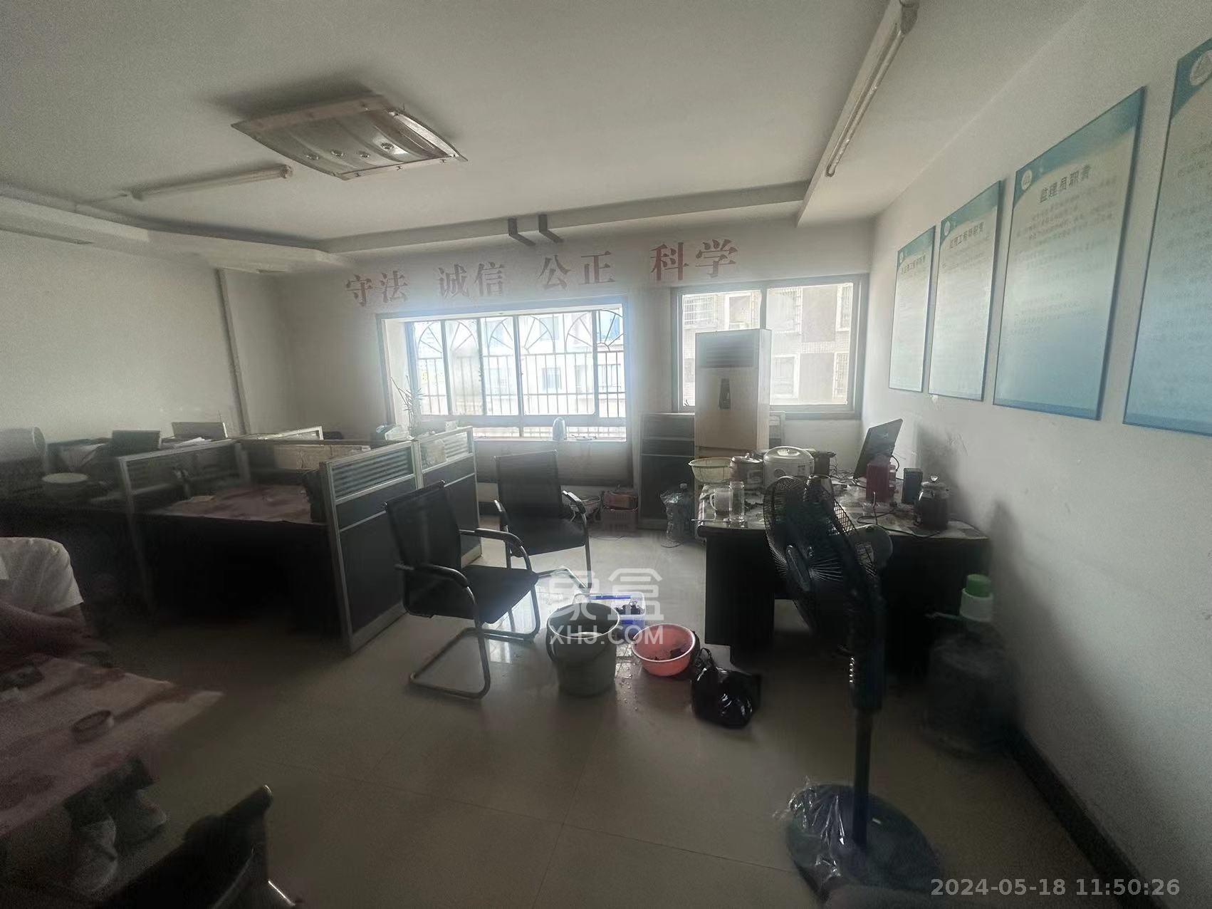 兴汉大厦蝶扇楼  3室2厅1卫   4500.00元/月室内图