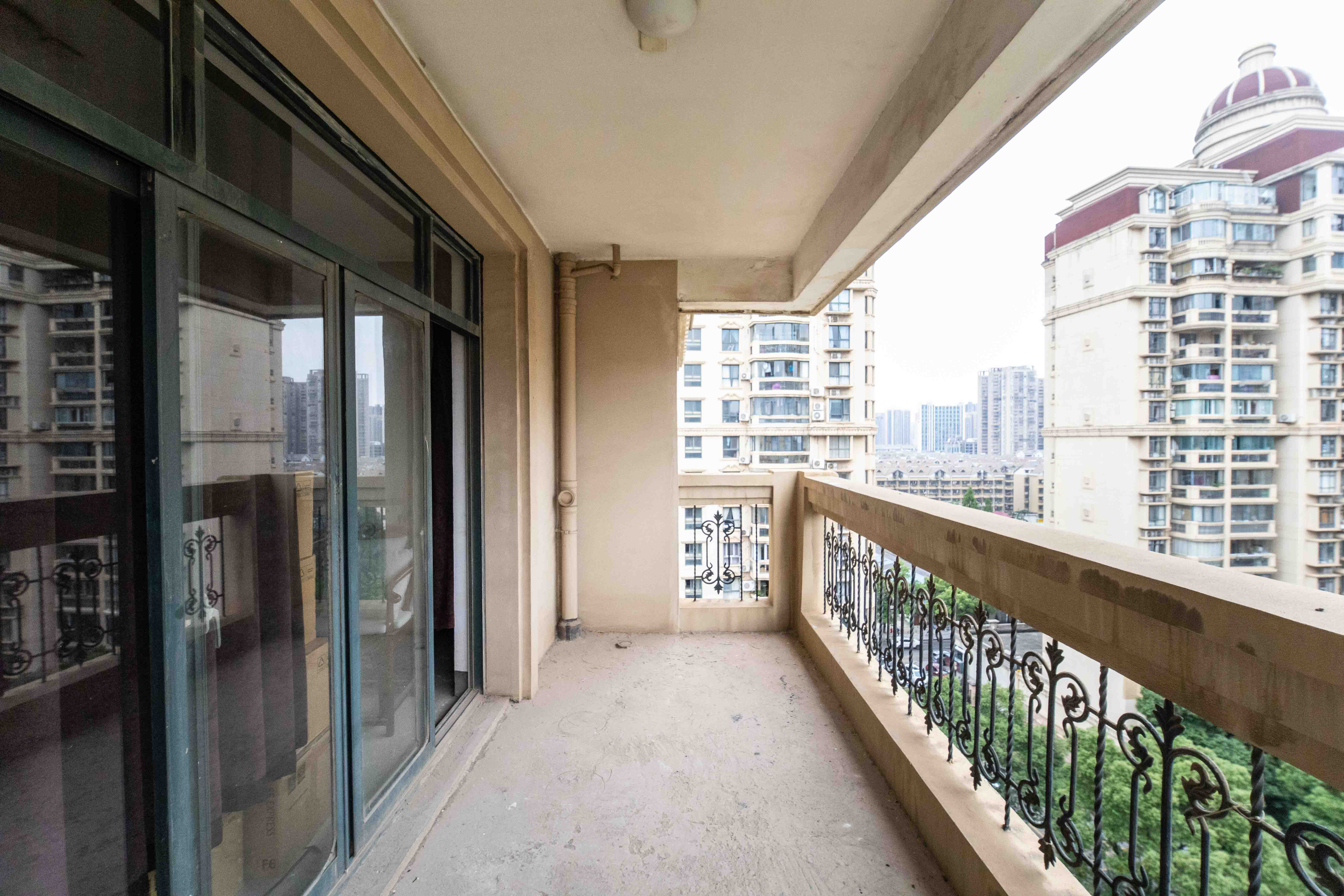 世嘉国际华城 4室2厅1卫 169.0万 世嘉国际华城 4室2厅1卫 169.0万阳台