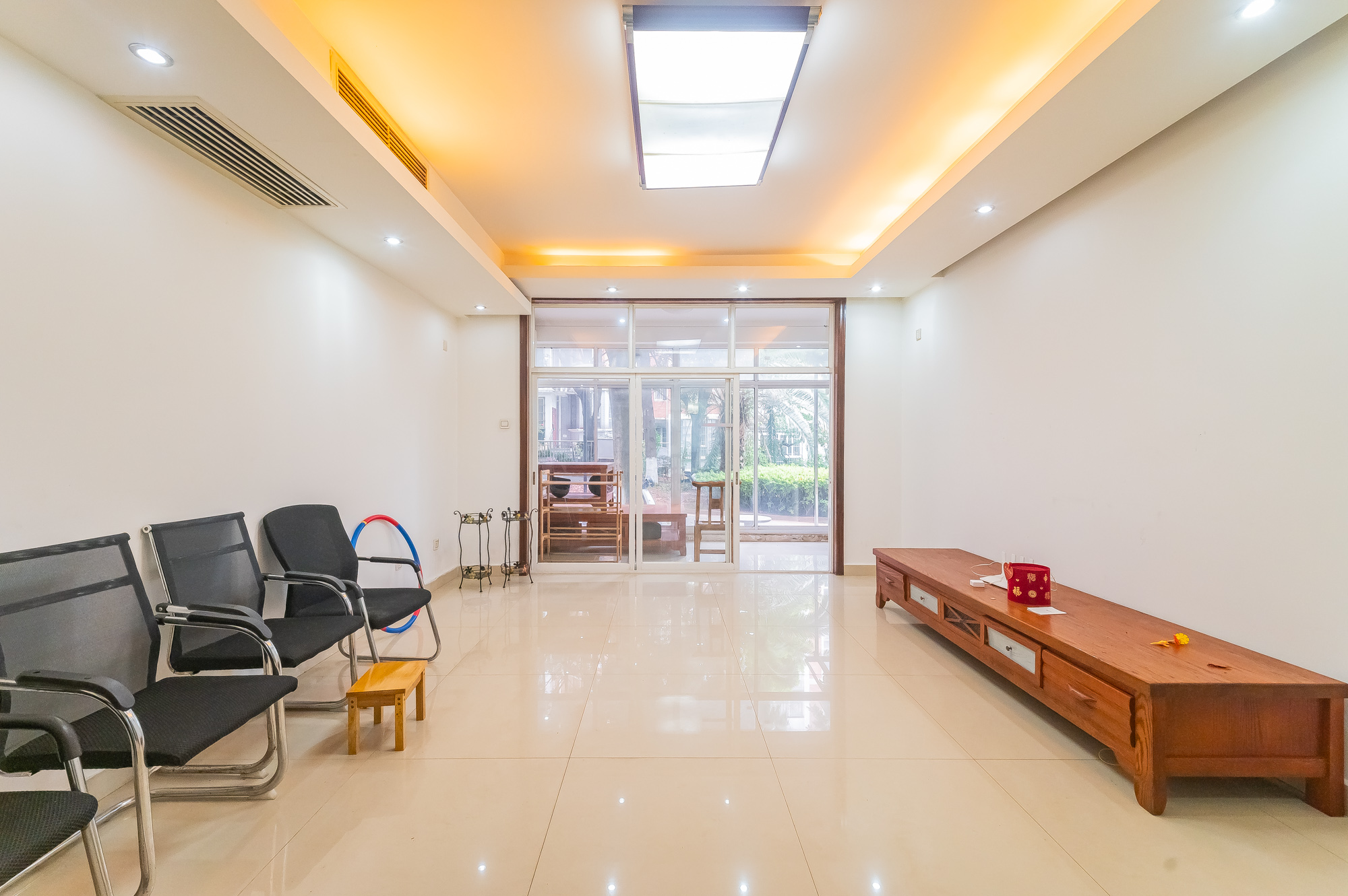 山水人家一二期 4室2厅2卫 130.0万 山水人家一二期 4室2厅2卫 130.0万客厅