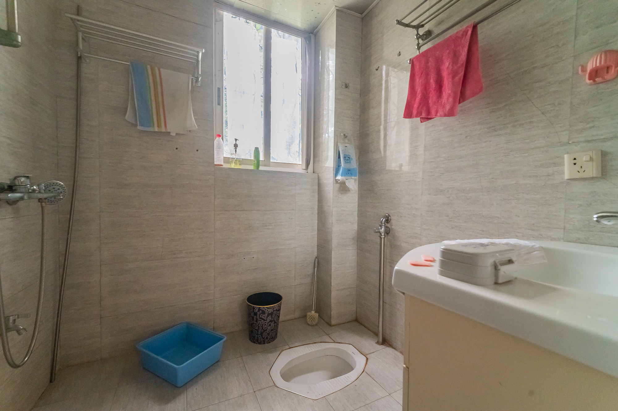 山水人家一二期 4室2厅2卫 130.0万 山水人家一二期 4室2厅2卫 130.0万卫生间