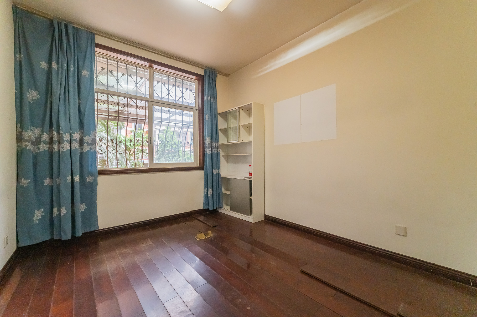 山水人家一二期 4室2厅2卫 130.0万 山水人家一二期 4室2厅2卫 130.0万卧室