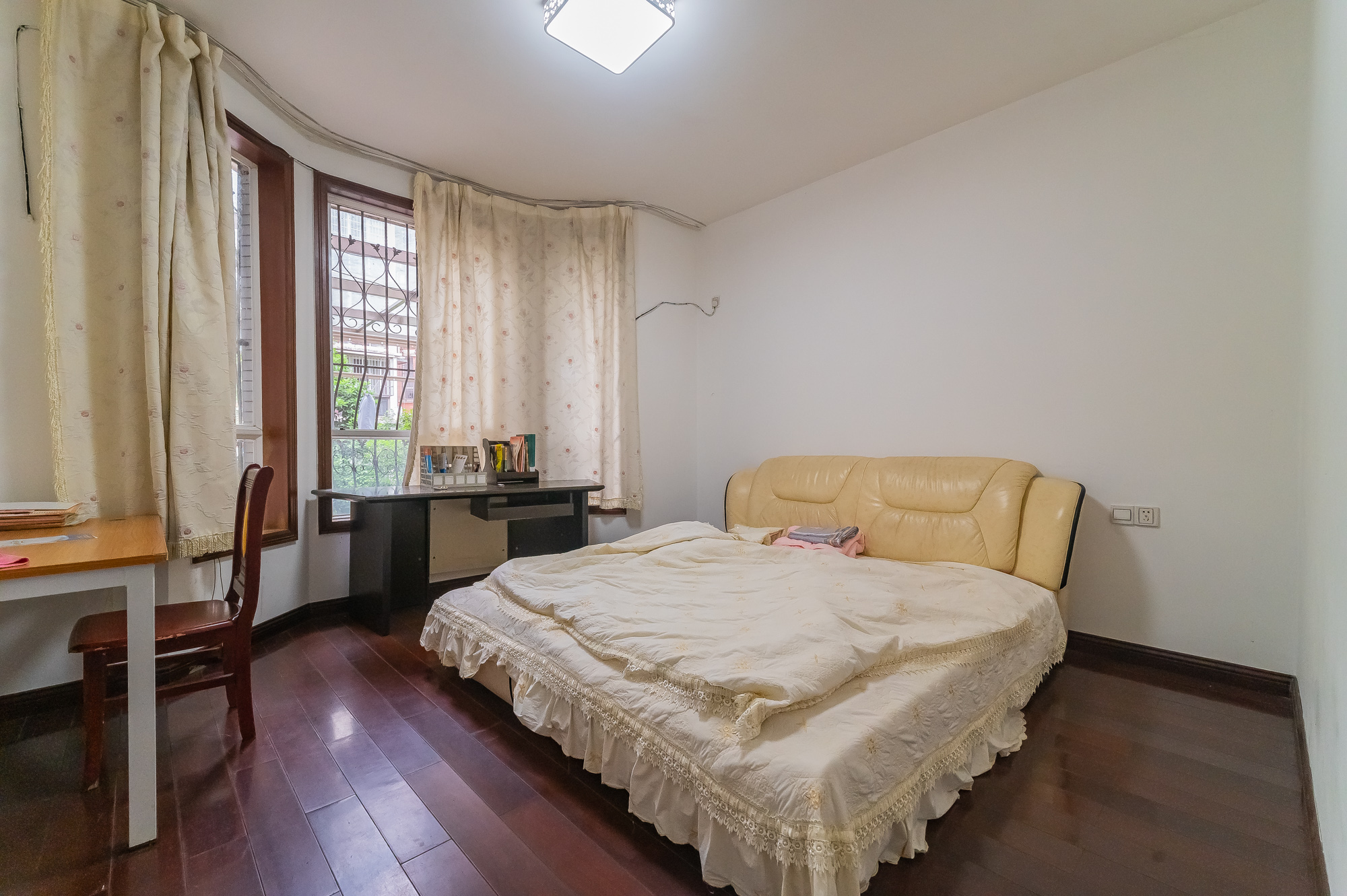 山水人家一二期 4室2厅2卫 130.0万 山水人家一二期 4室2厅2卫 130.0万卧室