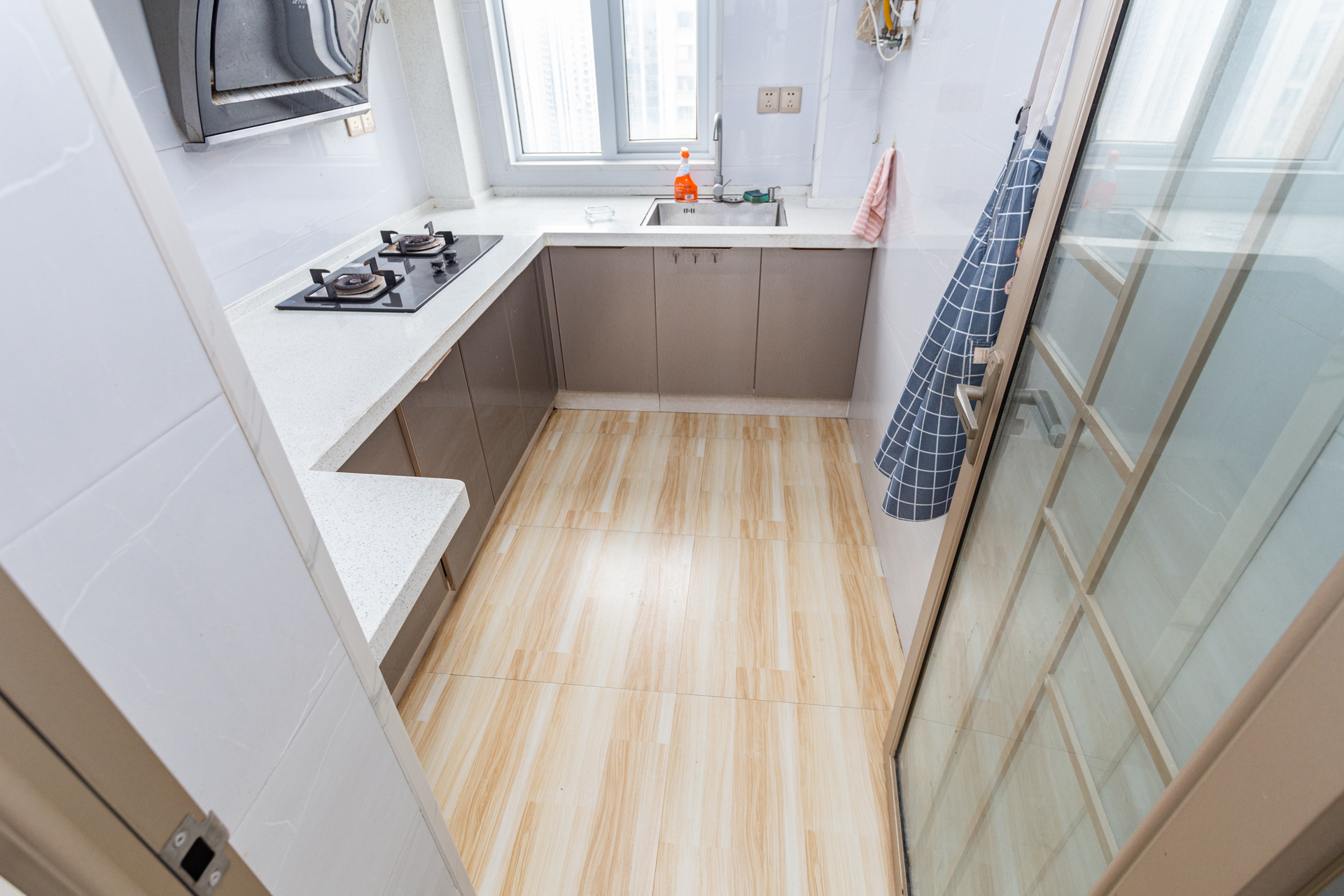 嘉宇银杉(嘉宇西苑) 3室2厅2卫 89.8万 嘉宇银杉(嘉宇西苑) 3室2厅2卫 89.8万厨房