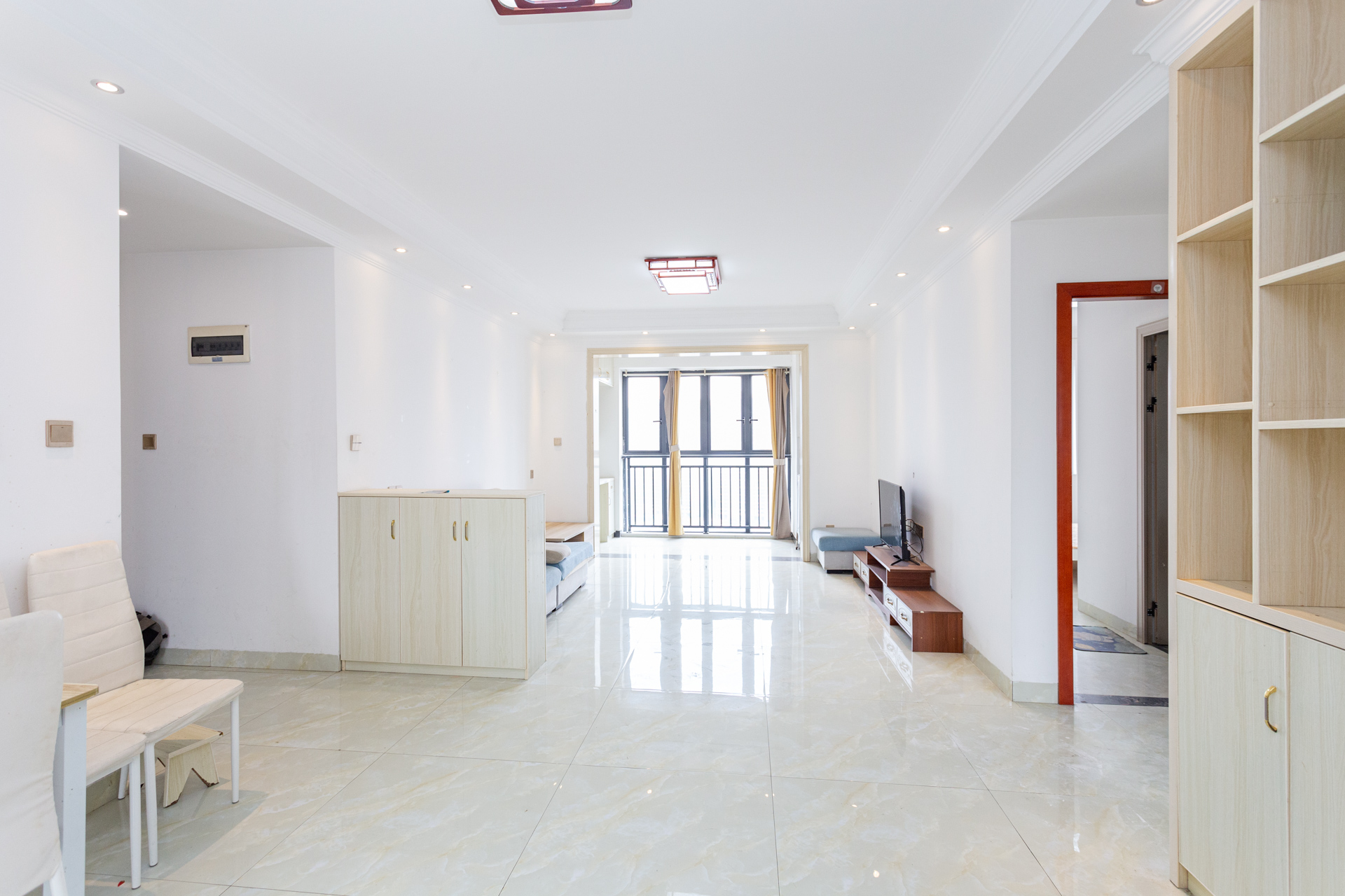 嘉宇银杉(嘉宇西苑) 3室2厅2卫 89.8万 嘉宇银杉(嘉宇西苑) 3室2厅2卫 89.8万客厅