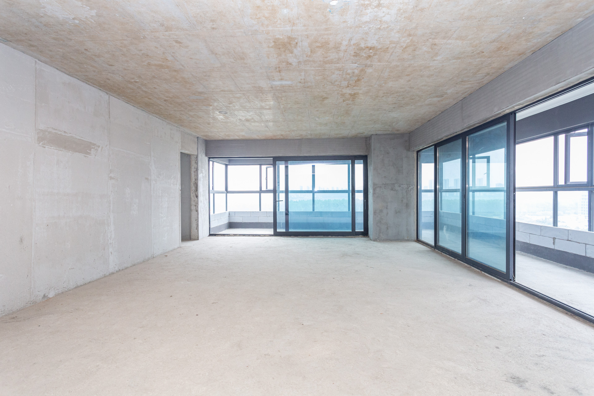 越秀湘江星汇城一期  4室2厅3卫    248.0万 越秀湘江星汇城一期  4室2厅3卫    248.0万客厅