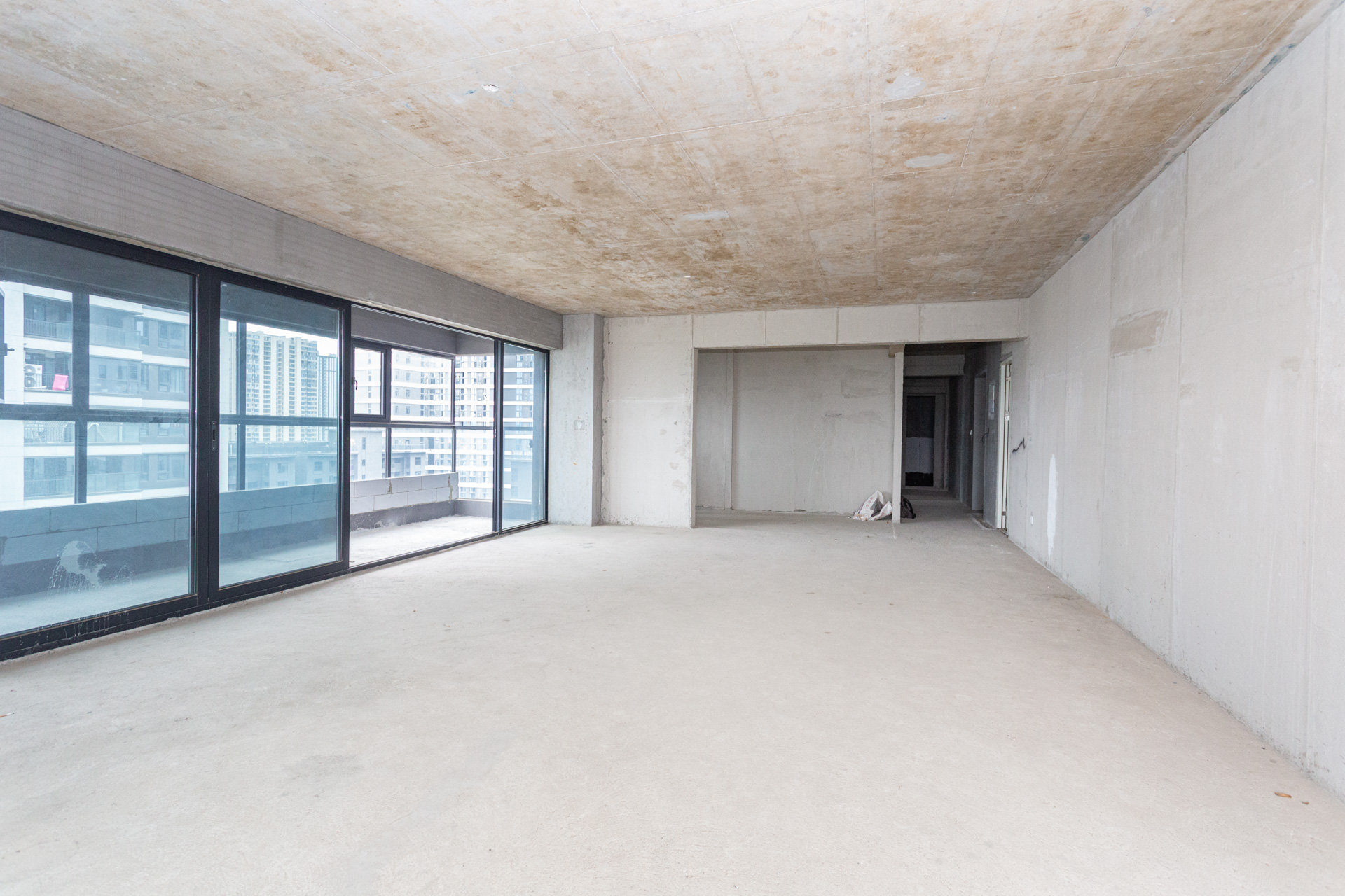 越秀湘江星汇城一期  4室2厅3卫    248.0万 越秀湘江星汇城一期  4室2厅3卫    248.0万客厅