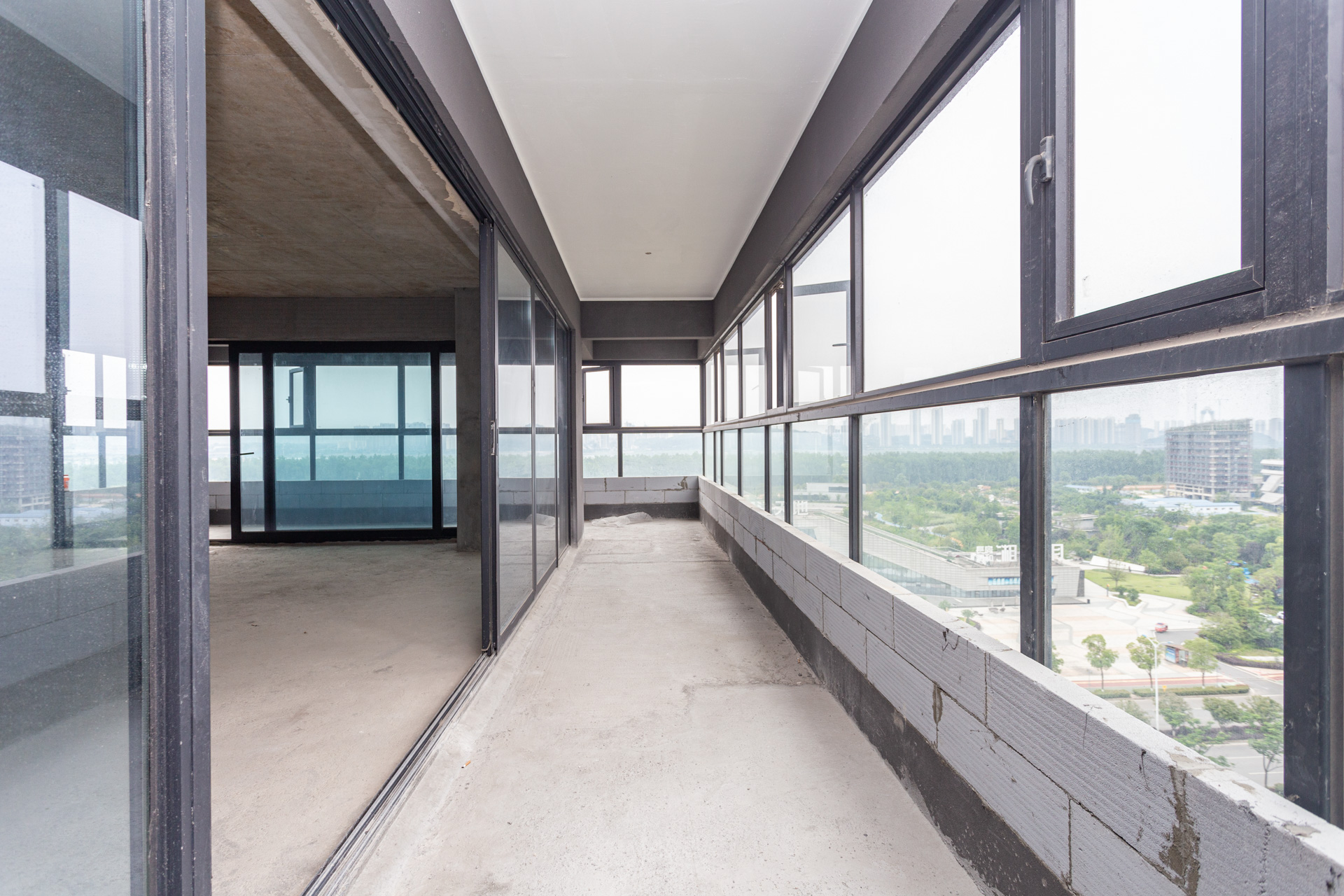 越秀湘江星汇城一期  4室2厅3卫    248.0万 越秀湘江星汇城一期  4室2厅3卫    248.0万阳台