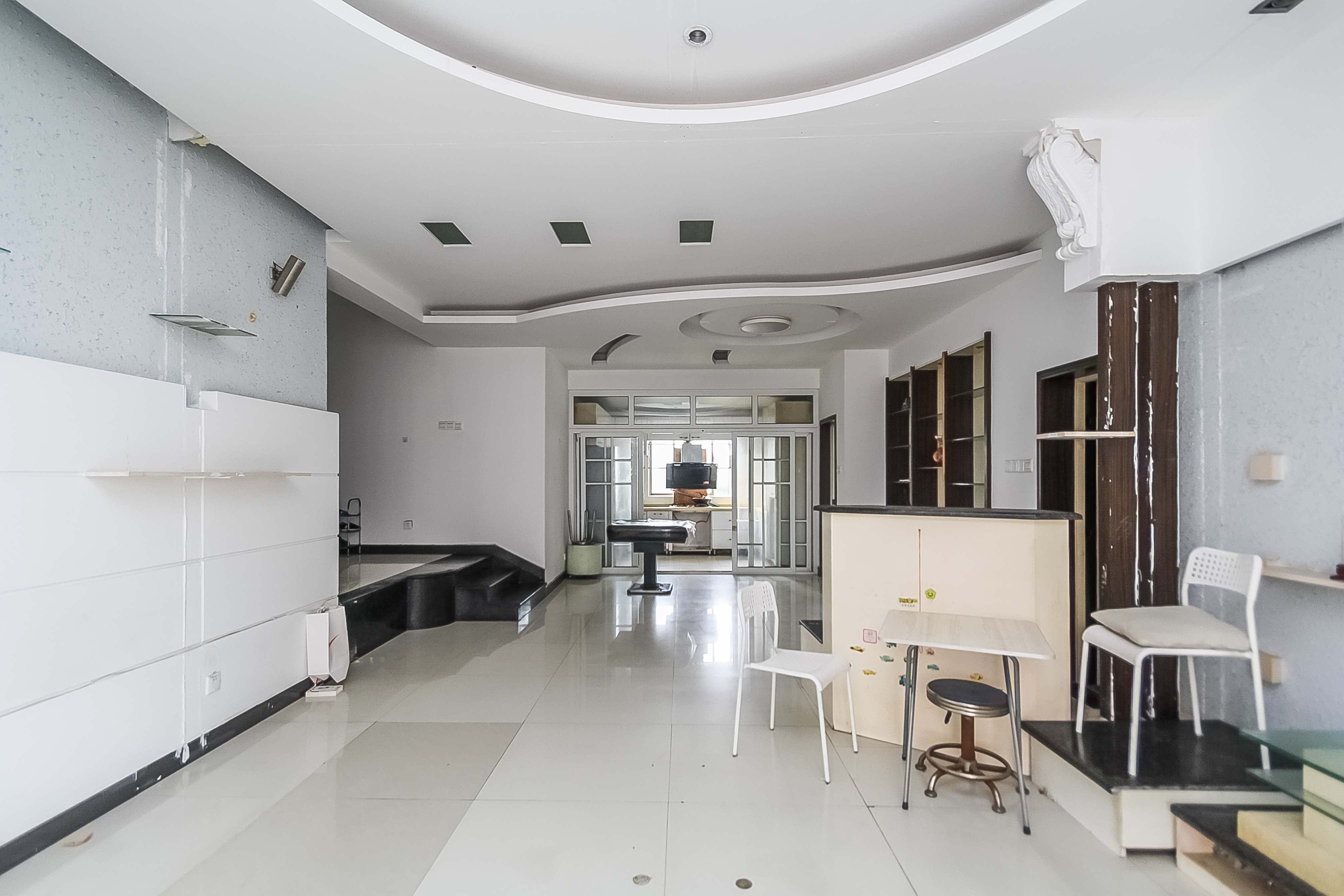 湘银嘉园 4室2厅1卫 140.0万 湘银嘉园 4室2厅1卫 140.0万客厅