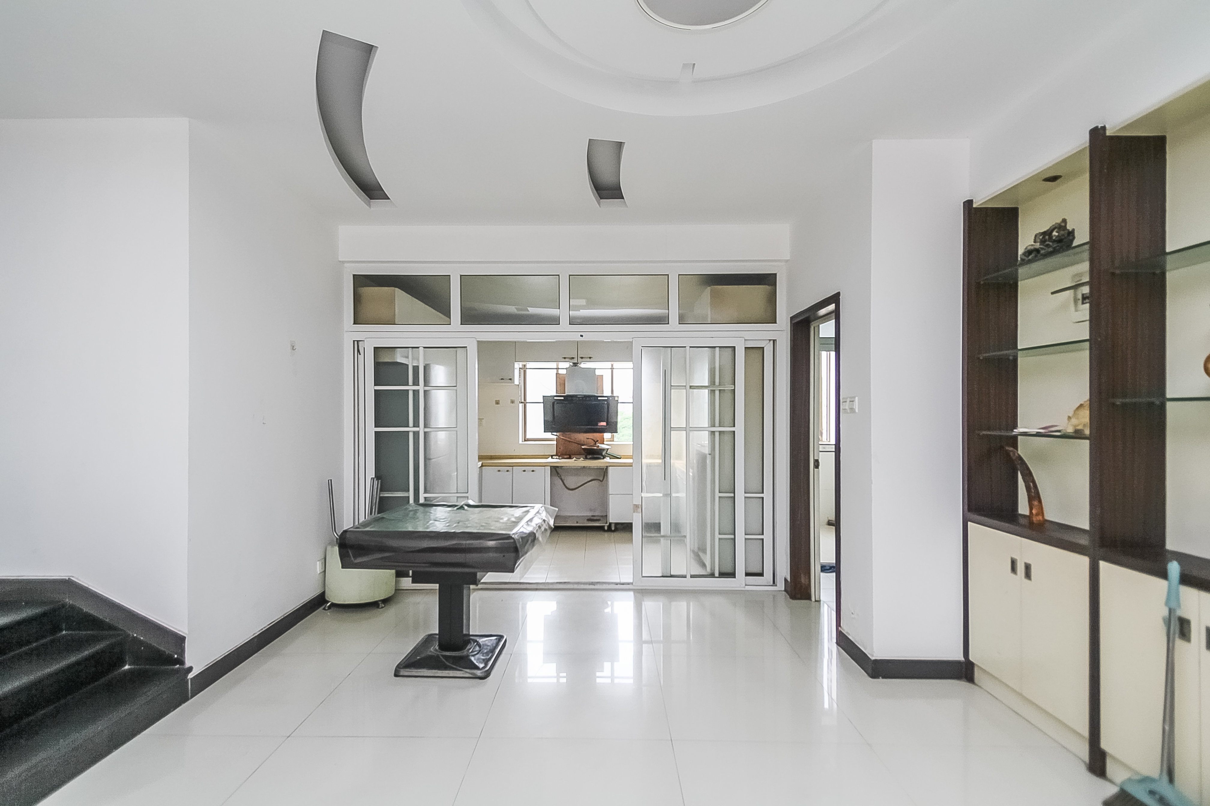 湘银嘉园 4室2厅1卫 140.0万 湘银嘉园 4室2厅1卫 140.0万客厅