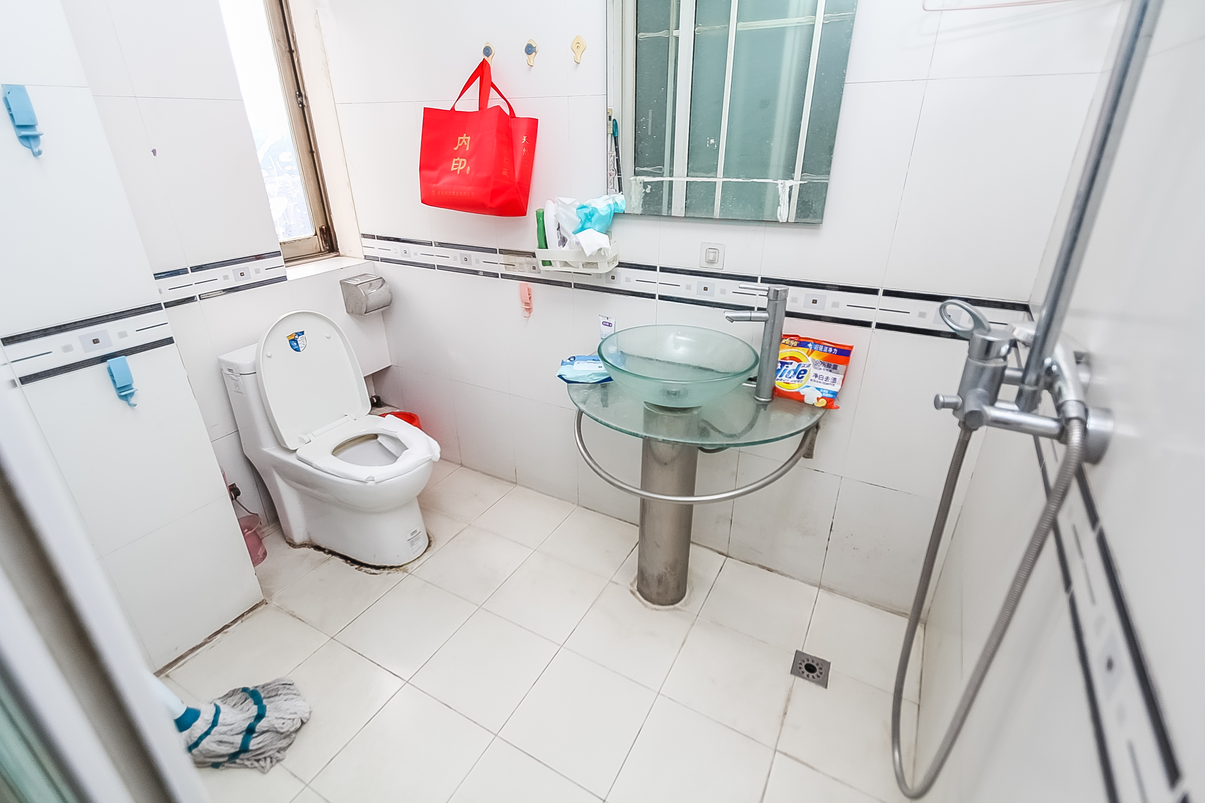 湘银嘉园 4室2厅1卫 140.0万 湘银嘉园 4室2厅1卫 140.0万卫生间