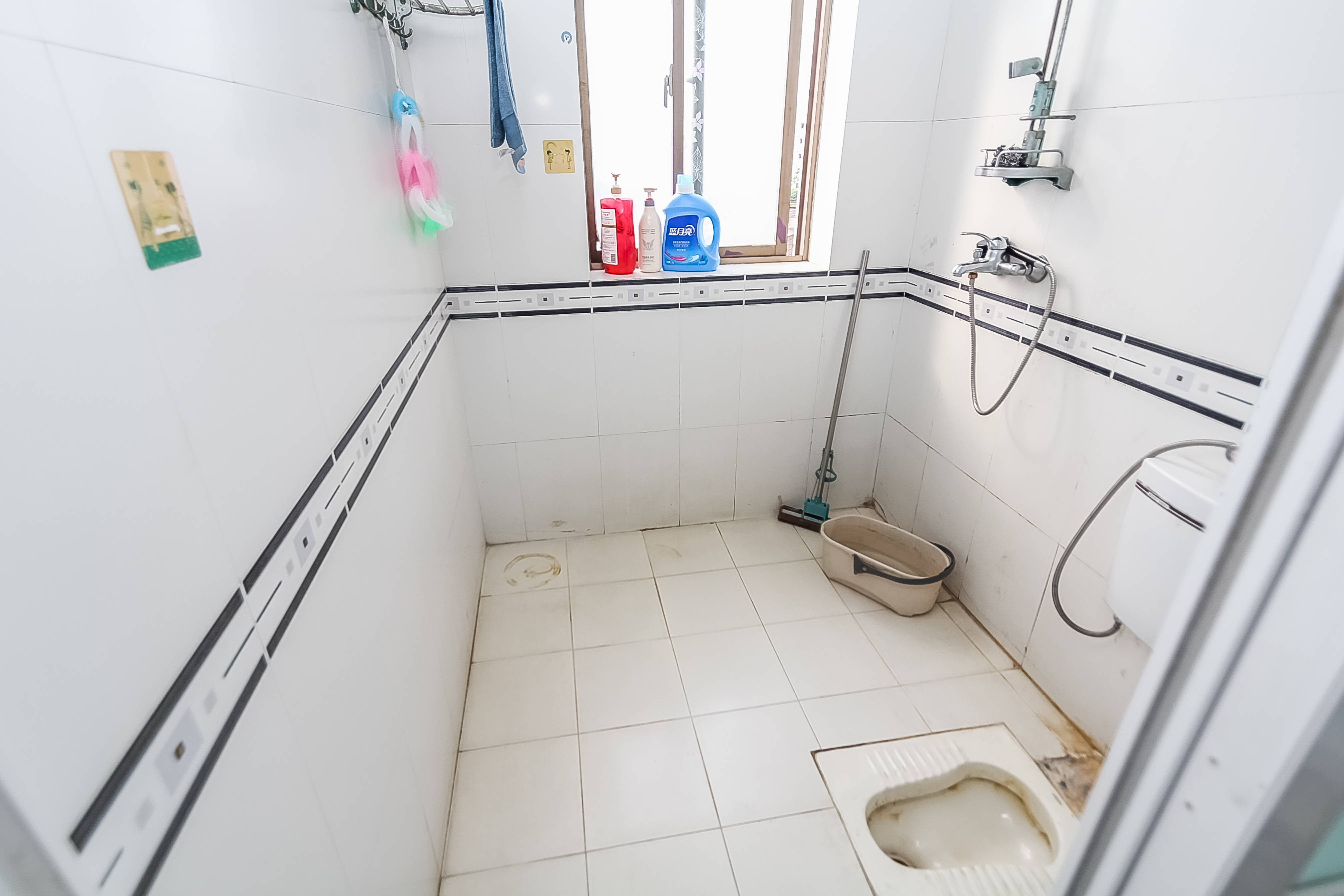 湘银嘉园 4室2厅1卫 140.0万 湘银嘉园 4室2厅1卫 140.0万卫生间