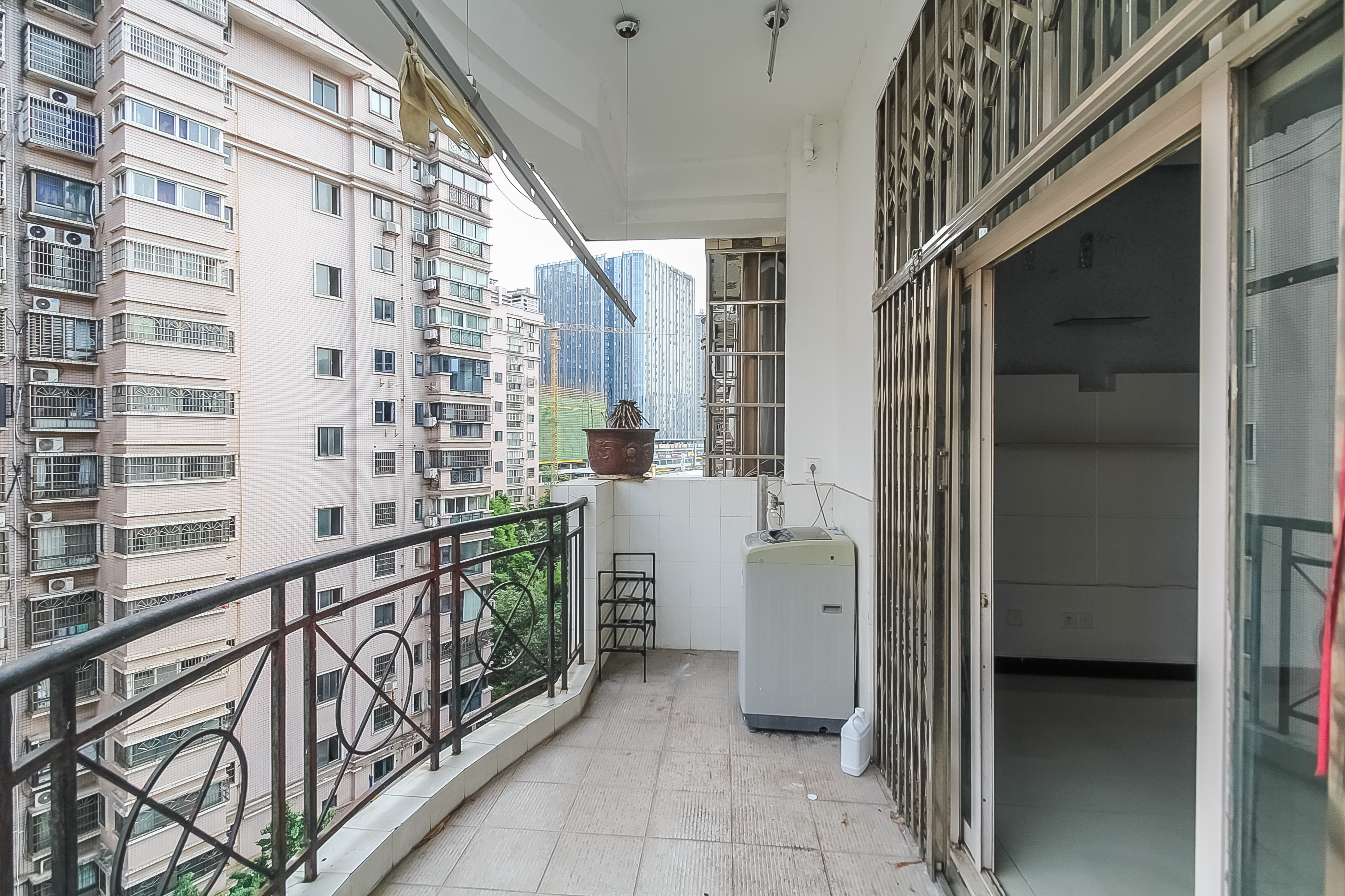 湘银嘉园 4室2厅1卫 140.0万 湘银嘉园 4室2厅1卫 140.0万阳台