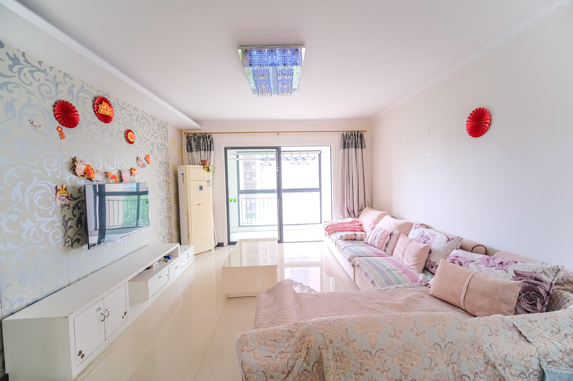 三一街区 3室2厅2卫 85.0万 三一街区 3室2厅2卫 85.0万客厅