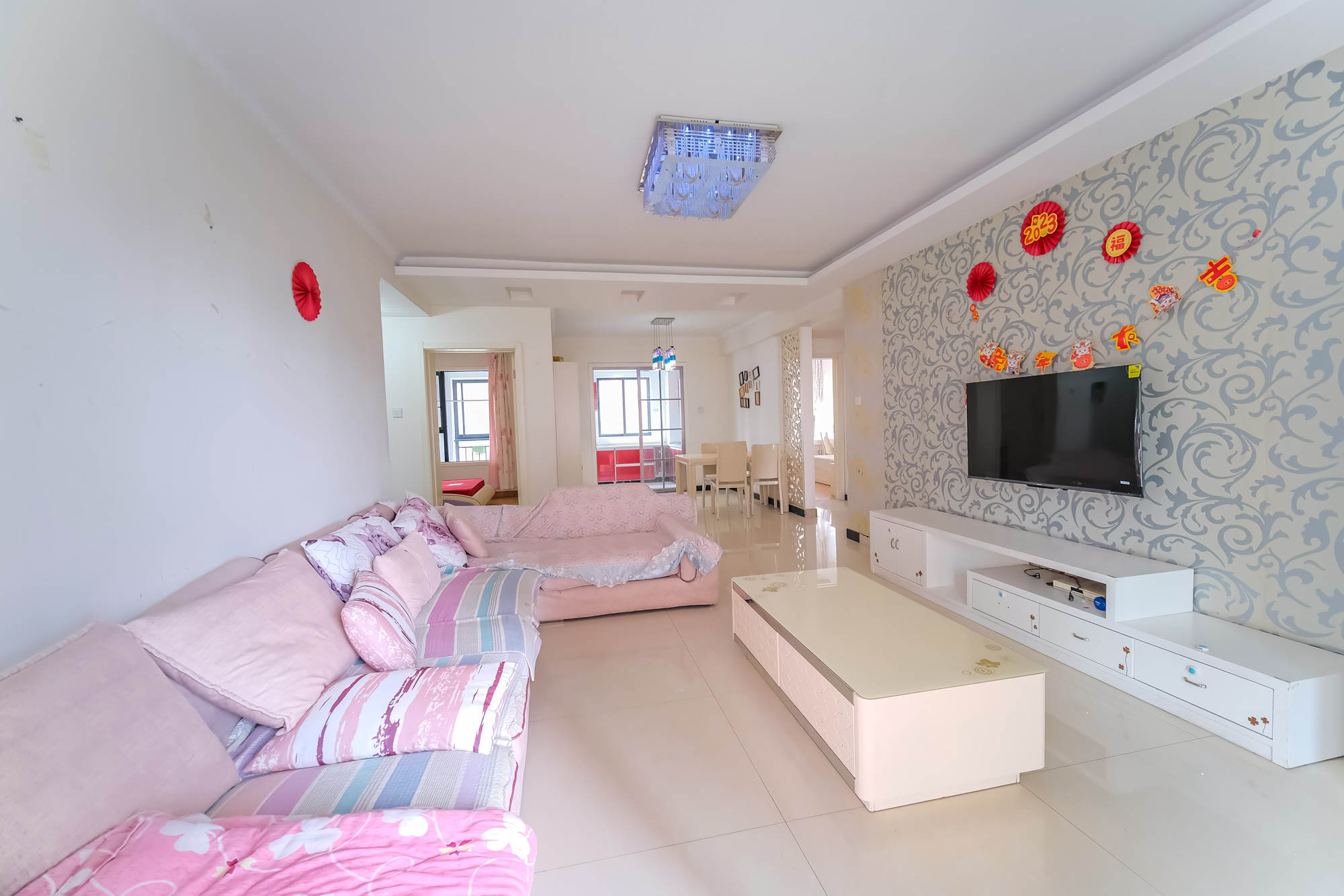 三一街区 3室2厅2卫 85.0万 三一街区 3室2厅2卫 85.0万客厅