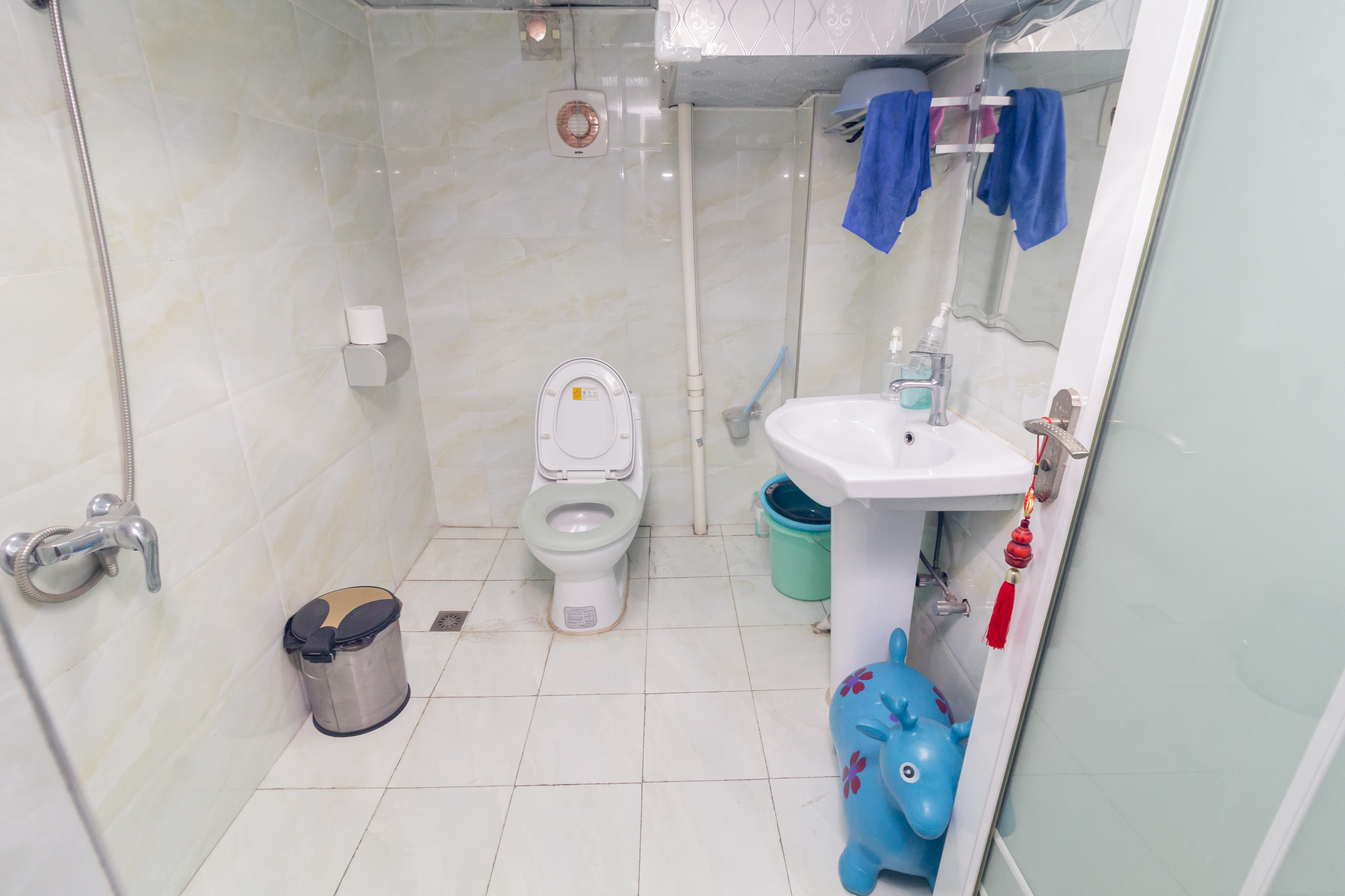 东业苹果社区 4室2厅2卫 72.8万 东业苹果社区 4室2厅2卫 72.8万卫生间