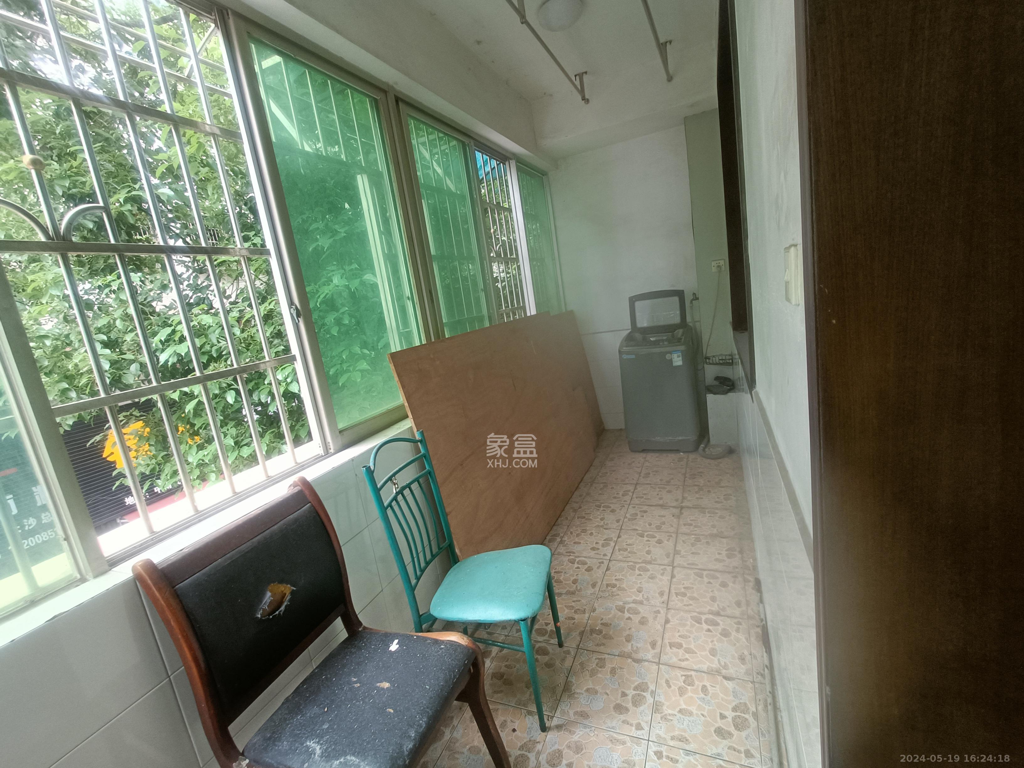 中南汽车世界  3室2厅2卫   1400.00元/月室内图