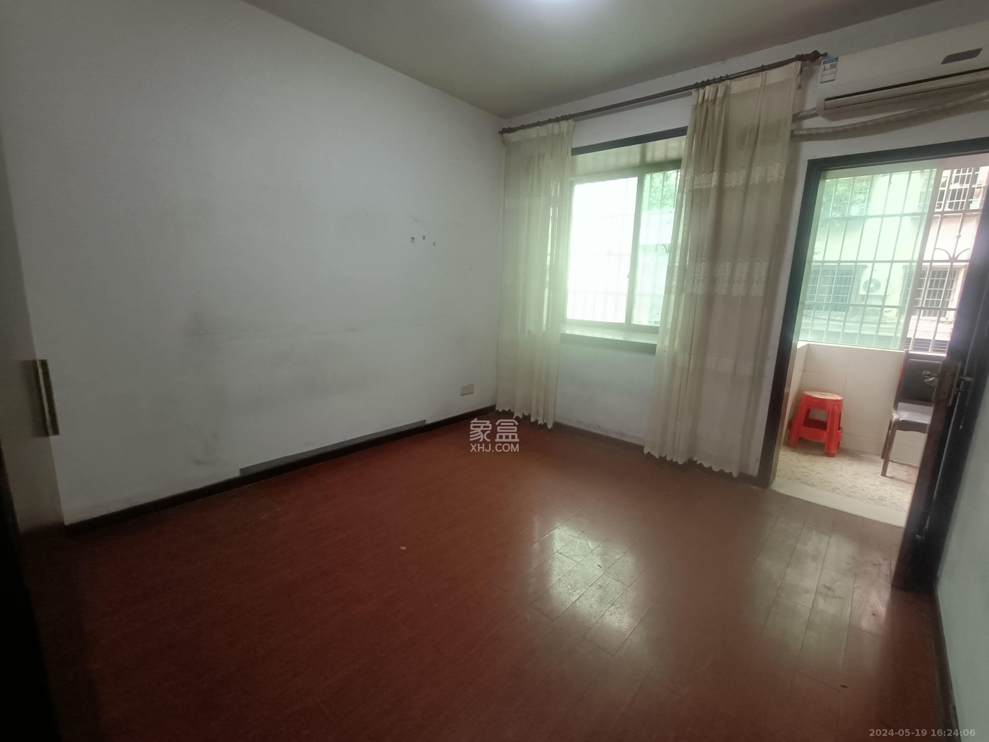 中南汽车世界  3室2厅2卫   1400.00元/月室内图
