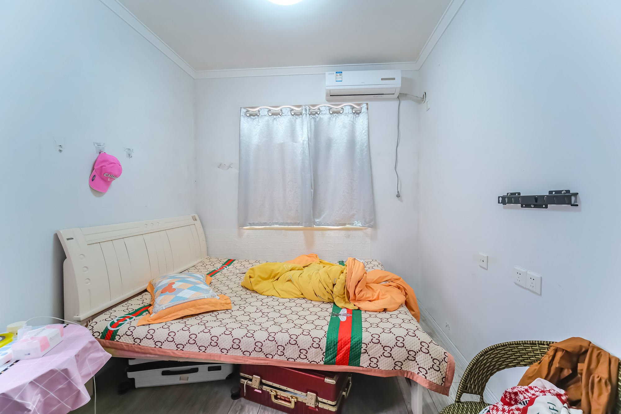 三一街区 2室2厅1卫 41.0万 三一街区 2室2厅1卫 41.0万卧室