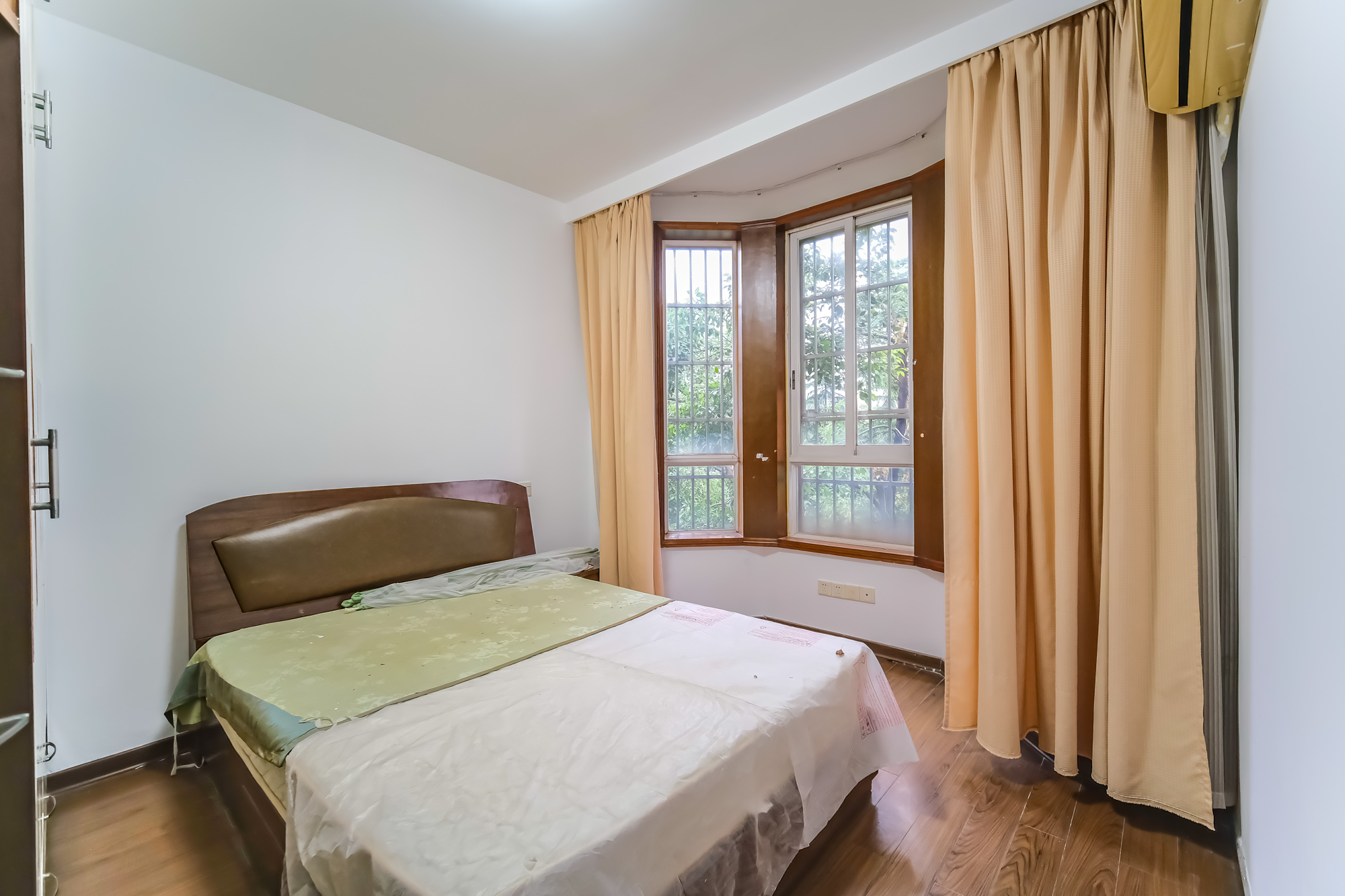 山水人家三期 3室2厅2卫 78.0万 山水人家三期 3室2厅2卫 78.0万卧室